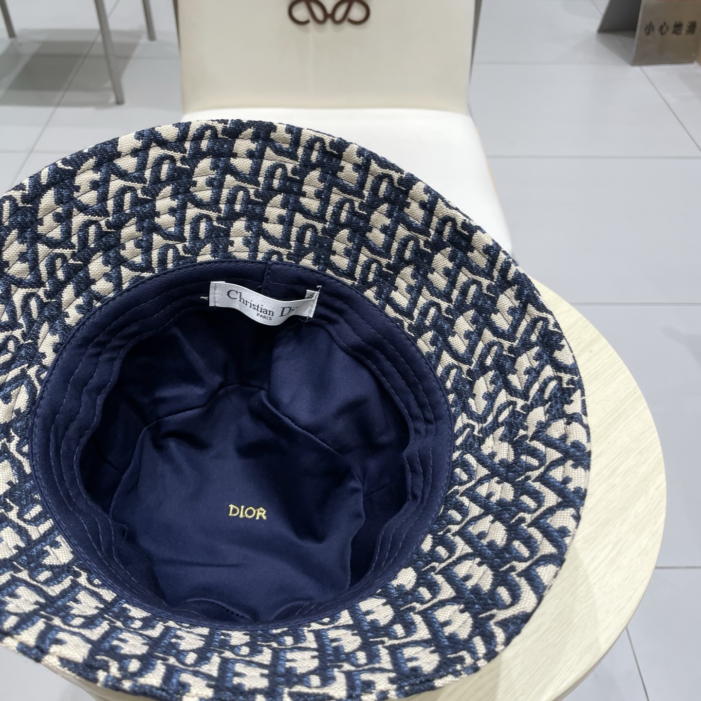 Dior 迪奥 新款原单渔夫帽， 精致純也格调很有感觉，很酷很时尚，专柜断货热门，质量超赞