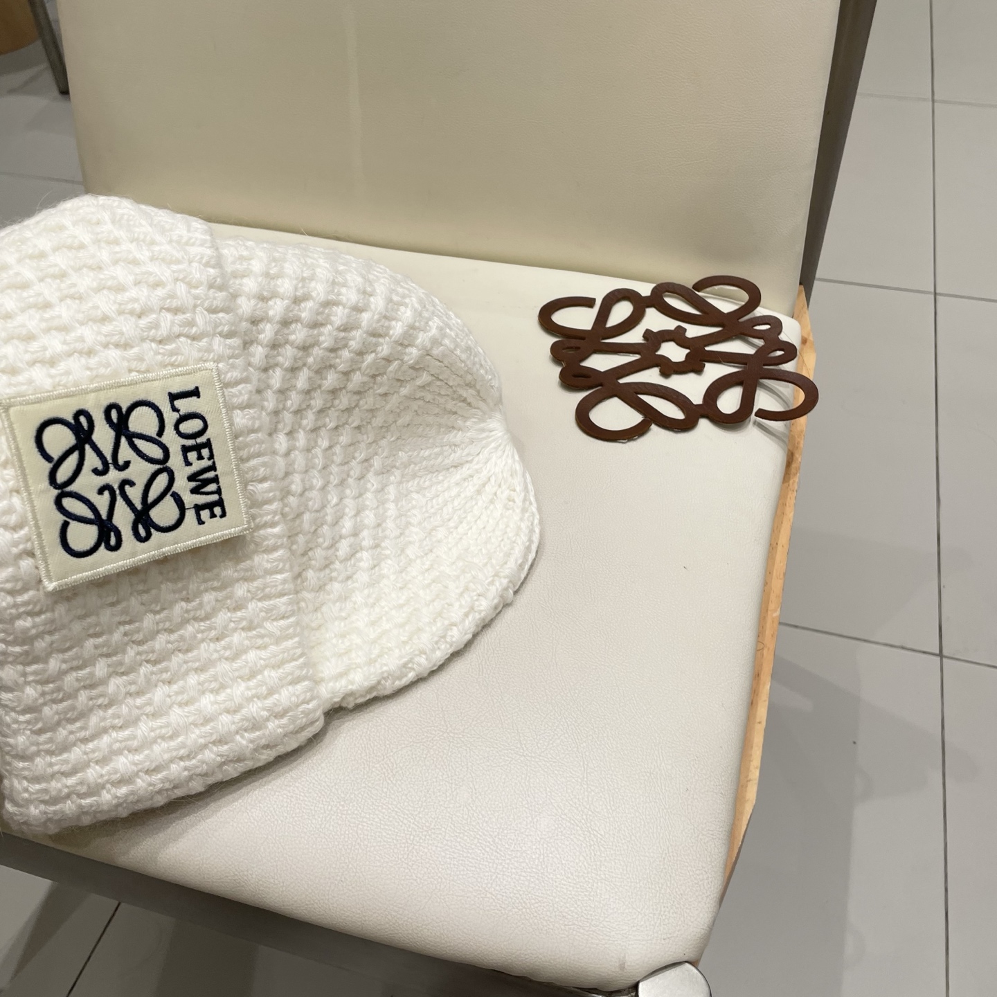   罗意威官方热卖爆款，羊毛针织毛线帽，百分之70羊毛，30兔毛，时尚好品质高端大气，超柔软！超火爆💖质