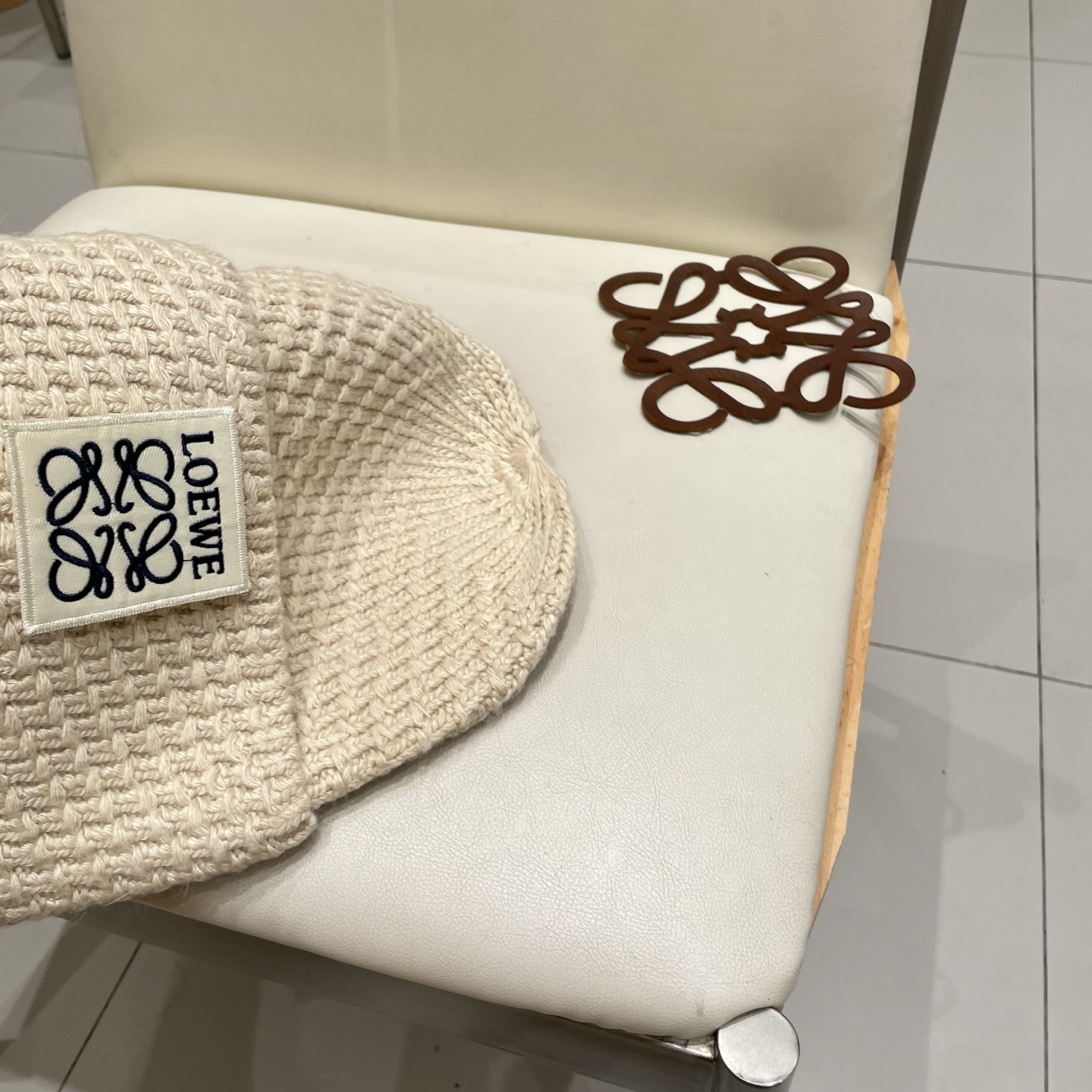   罗意威官方热卖爆款，羊毛针织毛线帽，百分之70羊毛，30兔毛，时尚好品质高端大气，超柔软！超火爆💖质