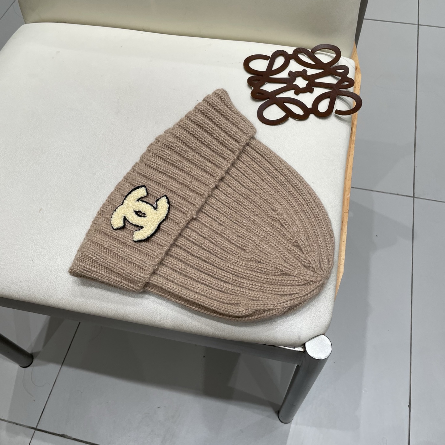  Chanel官网品质香奈儿秋冬网红时尚博主推荐款毛线帽，小红书爆款，手感超柔软舒适的针织线帽，弹性极佳