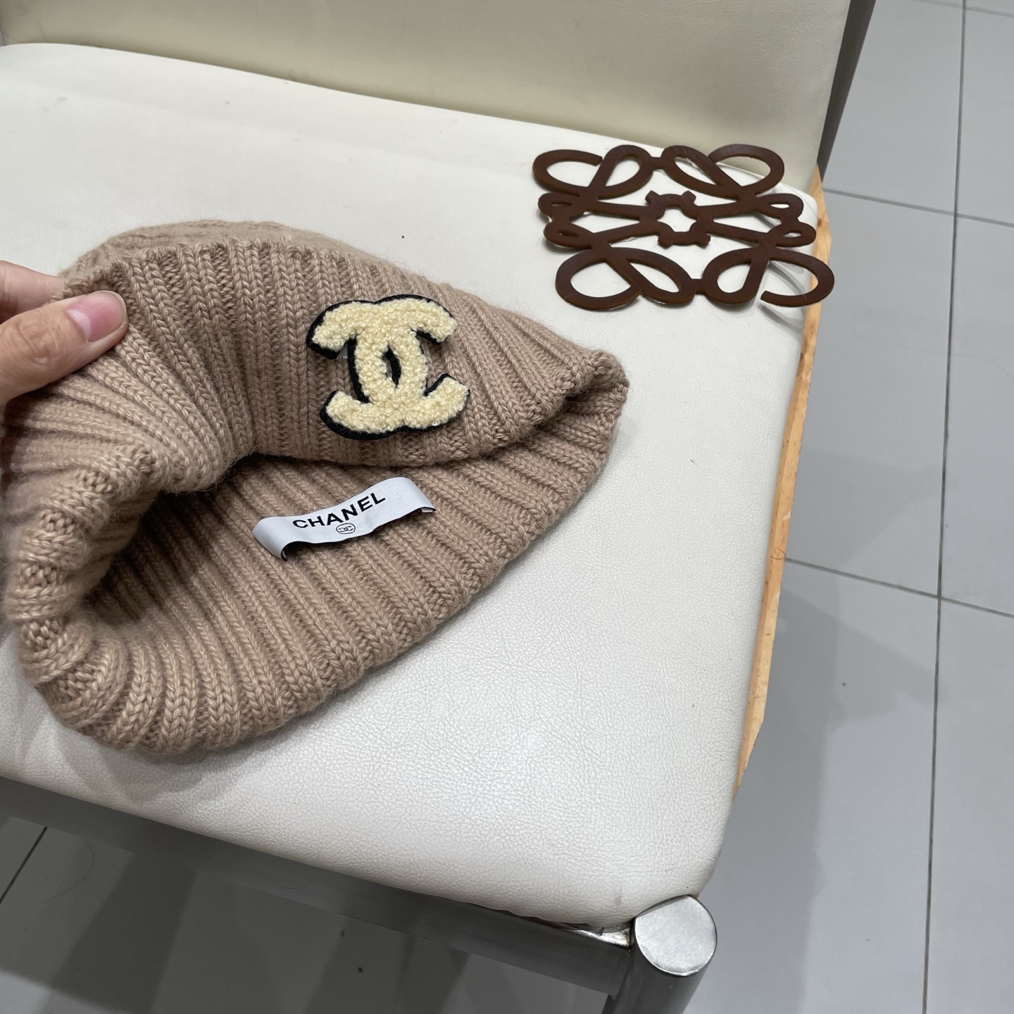  Chanel官网品质香奈儿秋冬网红时尚博主推荐款毛线帽，小红书爆款，手感超柔软舒适的针织线帽，弹性极佳