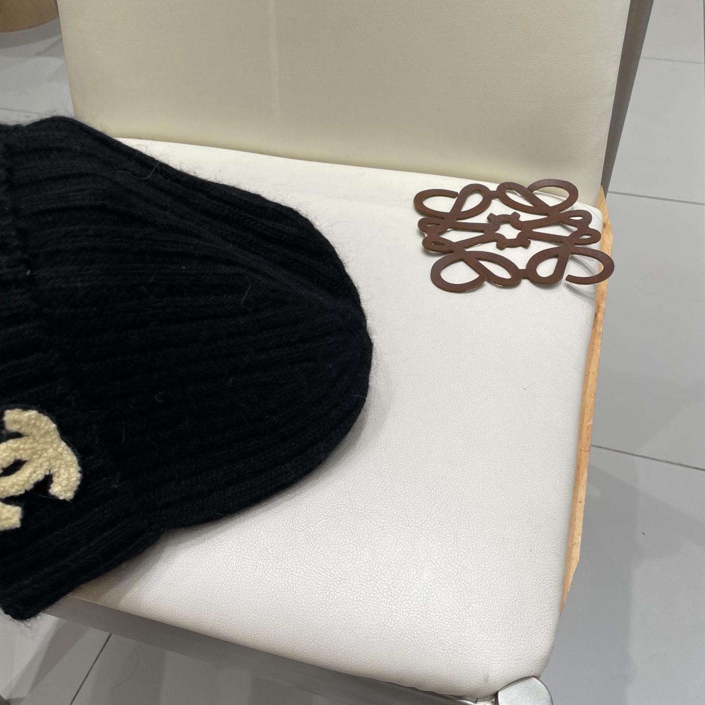  Chanel官网品质香奈儿秋冬网红时尚博主推荐款毛线帽，小红书爆款，手感超柔软舒适的针织线帽，弹性极佳