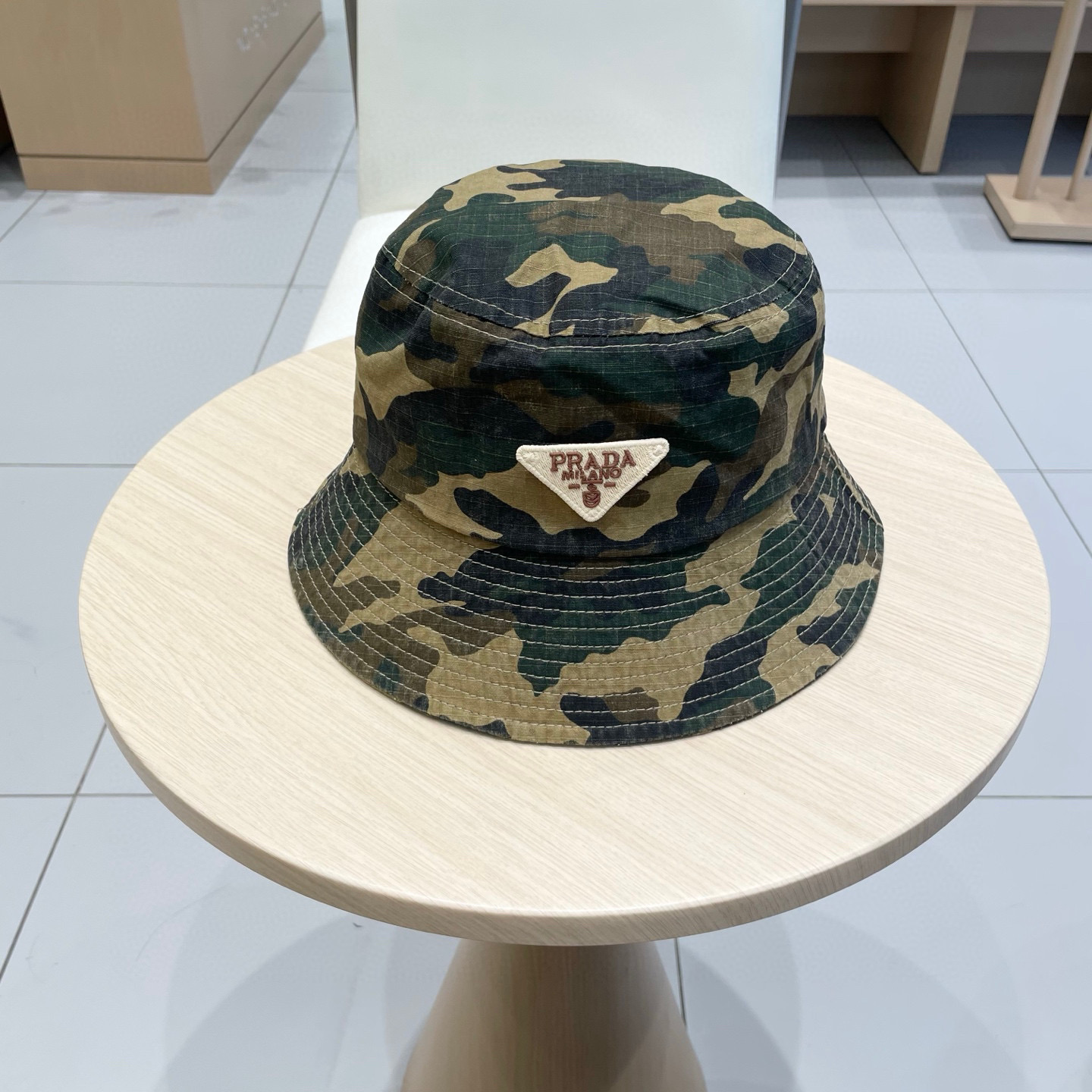  Prada普拉达 男女军绿迷彩盆帽户外登山防晒遮阳渔夫帽