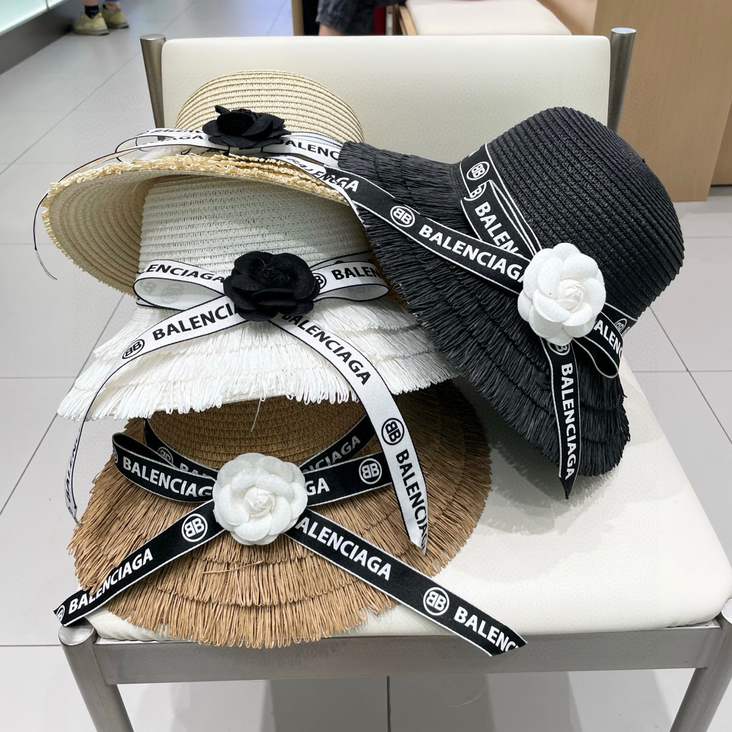  【balenciaga巴黎世家】2025新款蝴蝶结度假风草帽，旅行必备，超好搭配，赶紧入手！