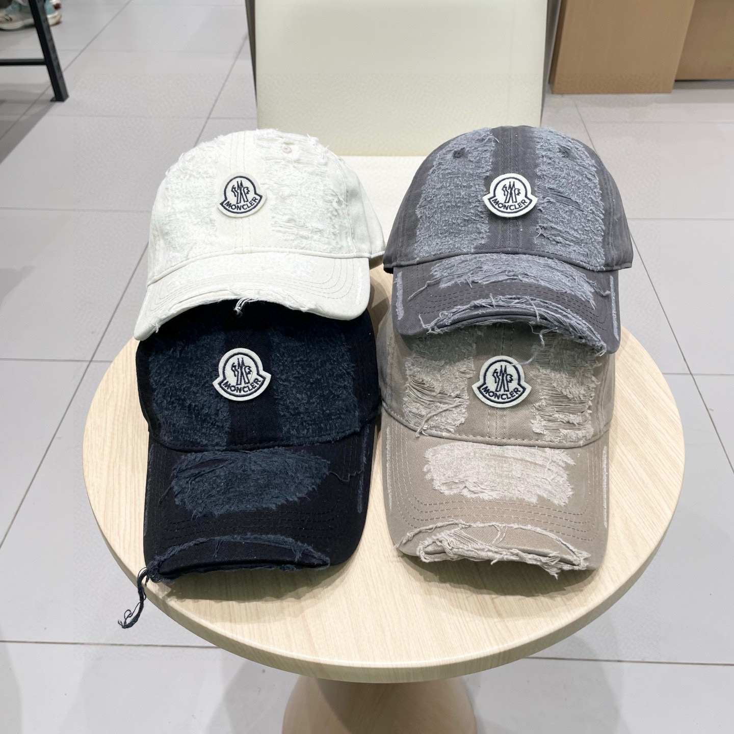  蒙口MONCLER新款棒球帽，时尚炸街单品，风格很OK，网红.时尚博主的最爱！高品质舒适透气，凹造型很