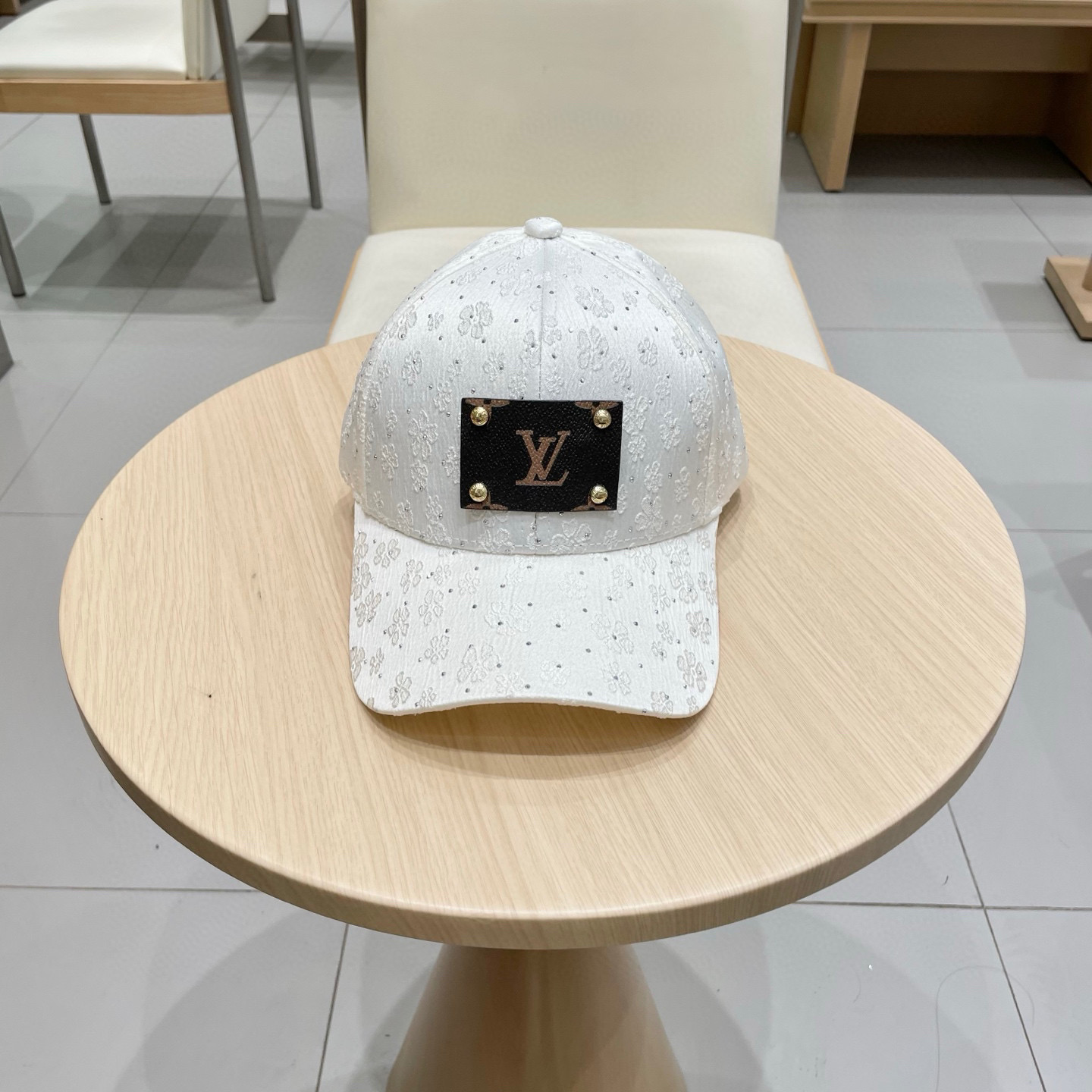  🧢路易威登棒球帽 LouisVuitton😍新款LV棒球帽，重工打造♥️高端大气，百搭款🤗男女通用！跑
