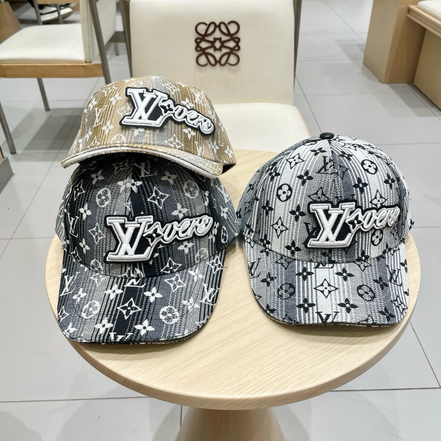 🧢路易威登lv棒球帽 LouisVuitton😍新款重工打造♥️高端大气，百搭款🤗男女通用！