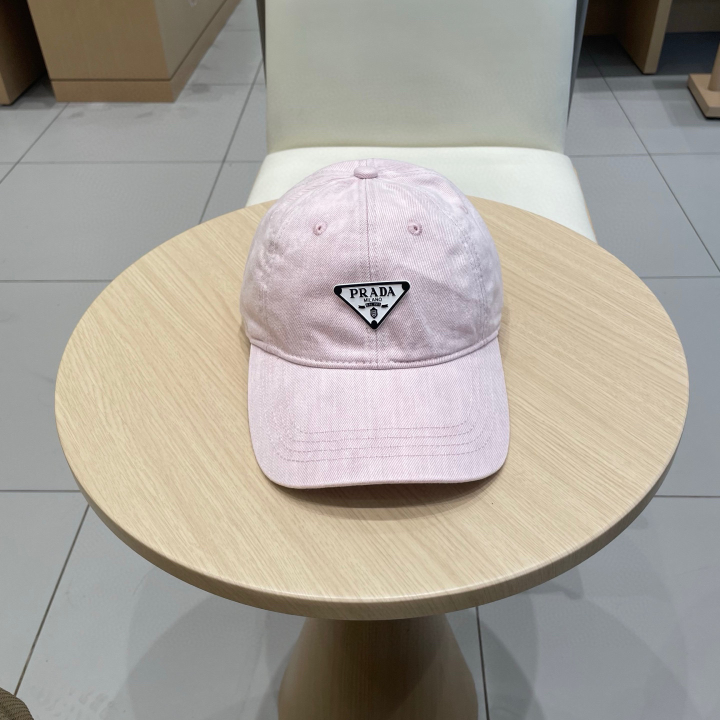  PRADA普拉达春夏新款高品质棒球帽
定制面料，手感好到赞！分分钟完胜市场版本