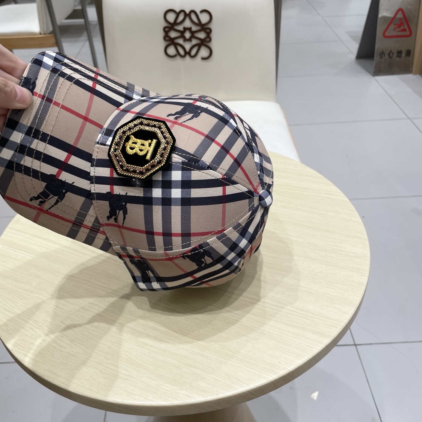  Burberry（巴宝莉）立体绣，原单棒球帽  专柜热卖款纯棉内里，轻盈透气。完美版型，对格精准无误，