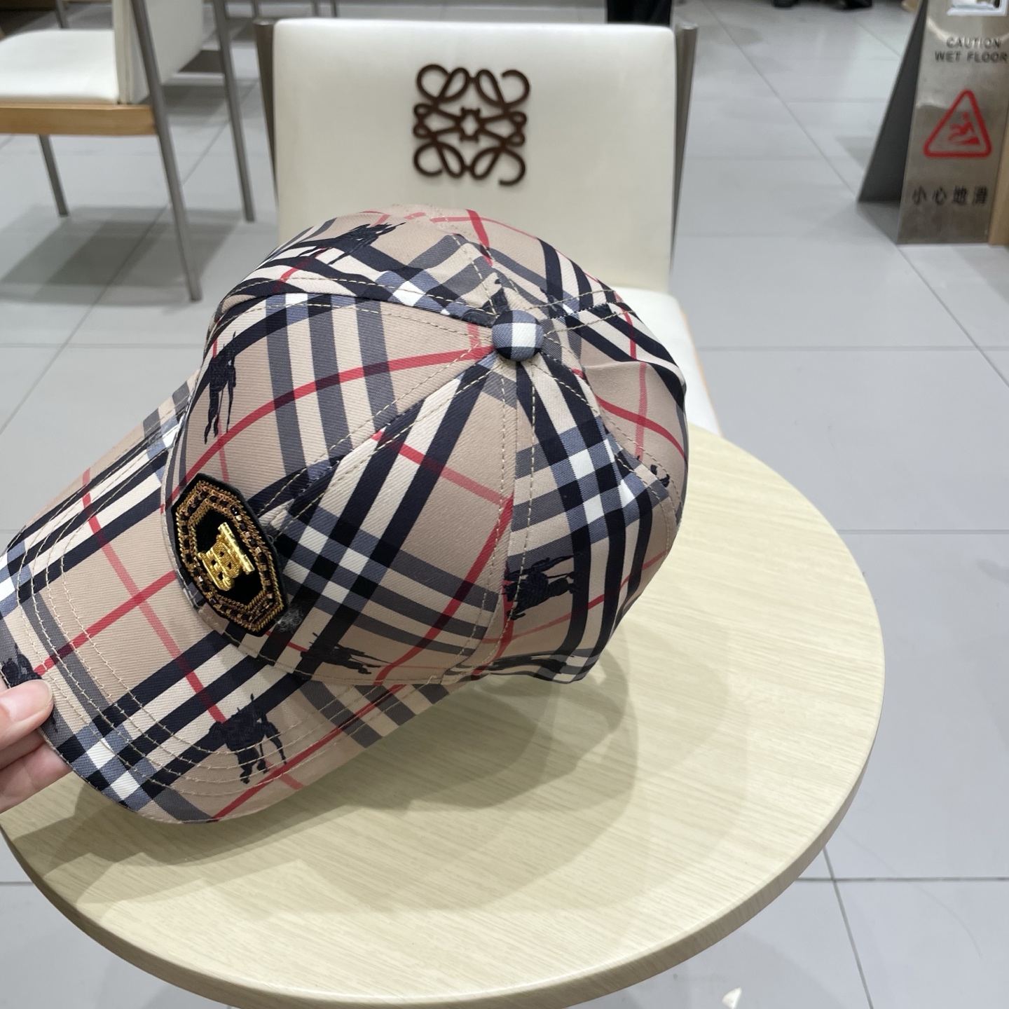  Burberry（巴宝莉）立体绣，原单棒球帽  专柜热卖款纯棉内里，轻盈透气。完美版型，对格精准无误，