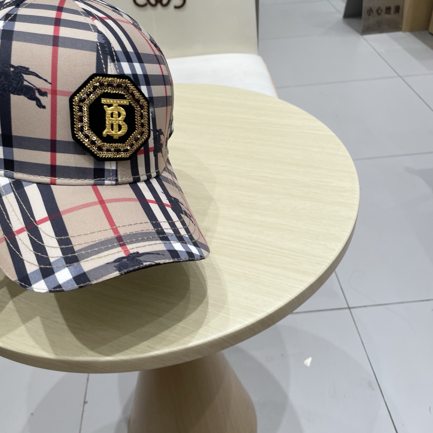  Burberry（巴宝莉）立体绣，原单棒球帽  专柜热卖款纯棉内里，轻盈透气。完美版型，对格精准无误，