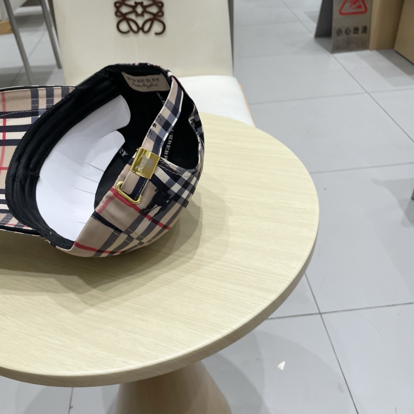  Burberry（巴宝莉）立体绣，原单棒球帽  专柜热卖款纯棉内里，轻盈透气。完美版型，对格精准无误，