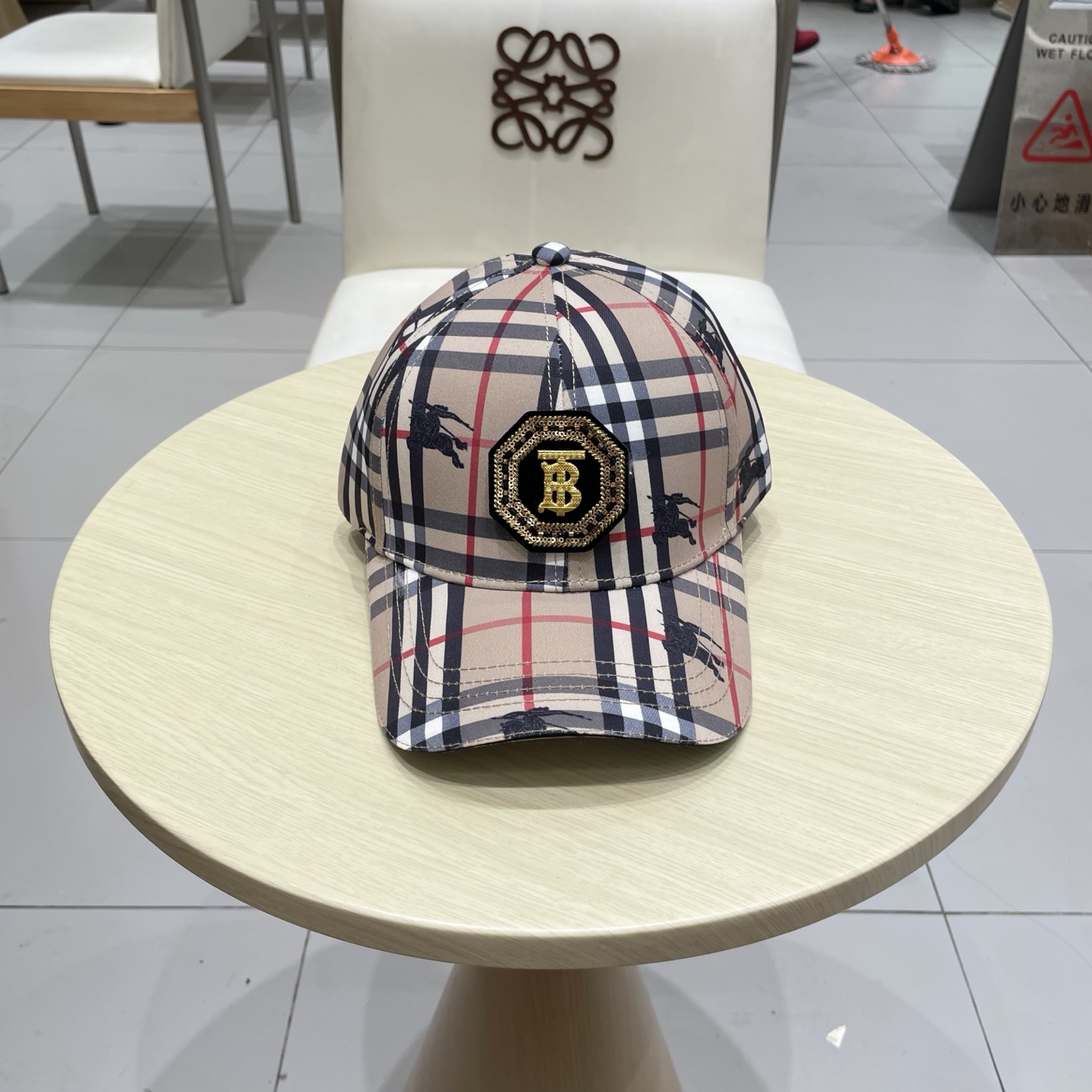  Burberry（巴宝莉）立体绣，原单棒球帽  专柜热卖款纯棉内里，轻盈透气。完美版型，对格精准无误，