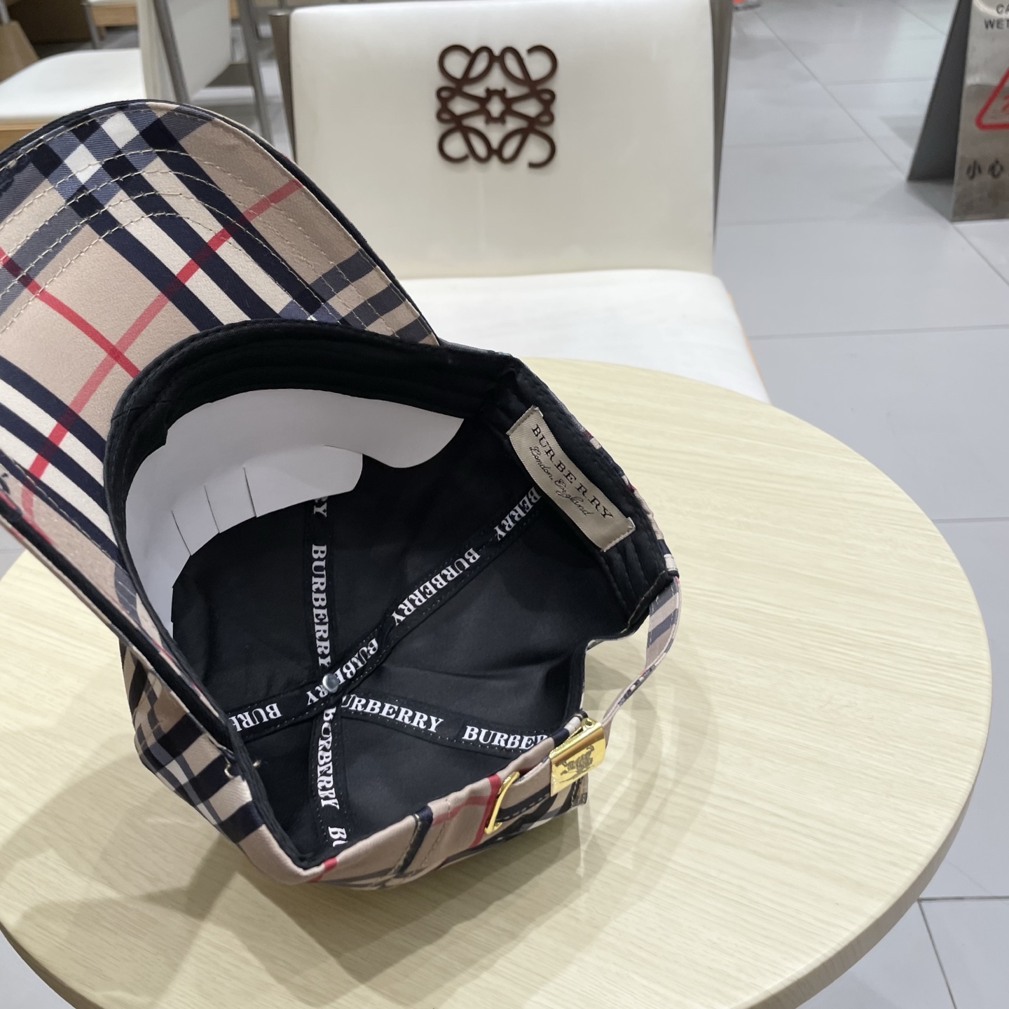  Burberry（巴宝莉）立体绣，原单棒球帽  专柜热卖款纯棉内里，轻盈透气。完美版型，对格精准无误，