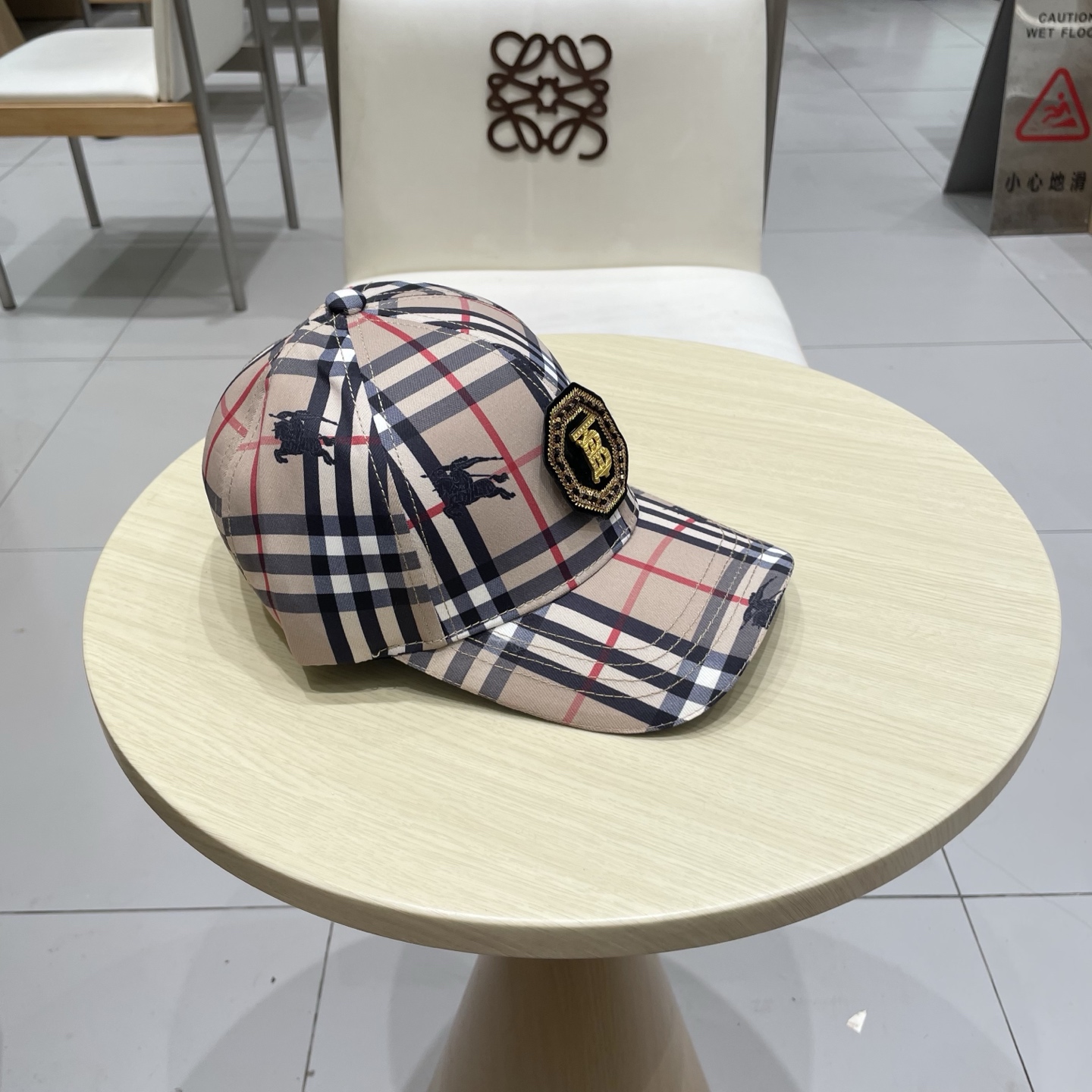  Burberry（巴宝莉）立体绣，原单棒球帽  专柜热卖款纯棉内里，轻盈透气。完美版型，对格精准无误，