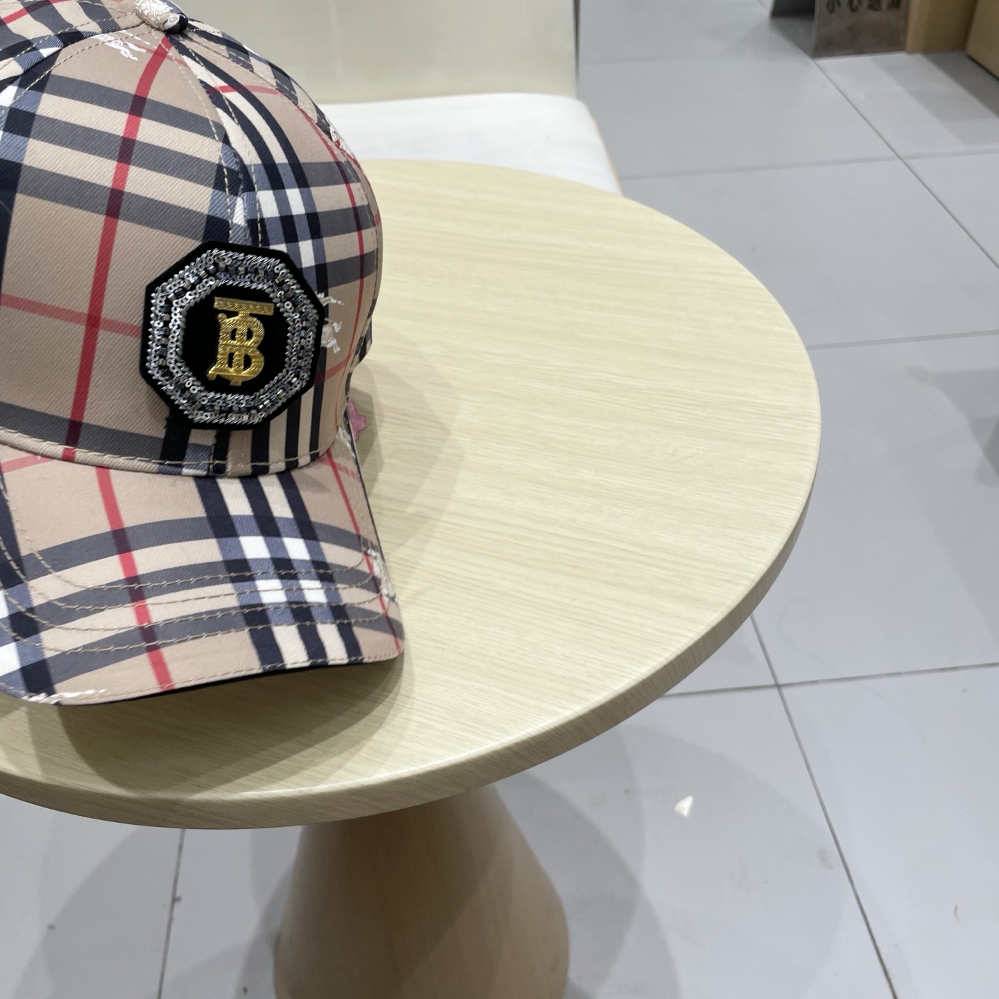  Burberry（巴宝莉）立体绣，原单棒球帽  专柜热卖款纯棉内里，轻盈透气。完美版型，对格精准无误，