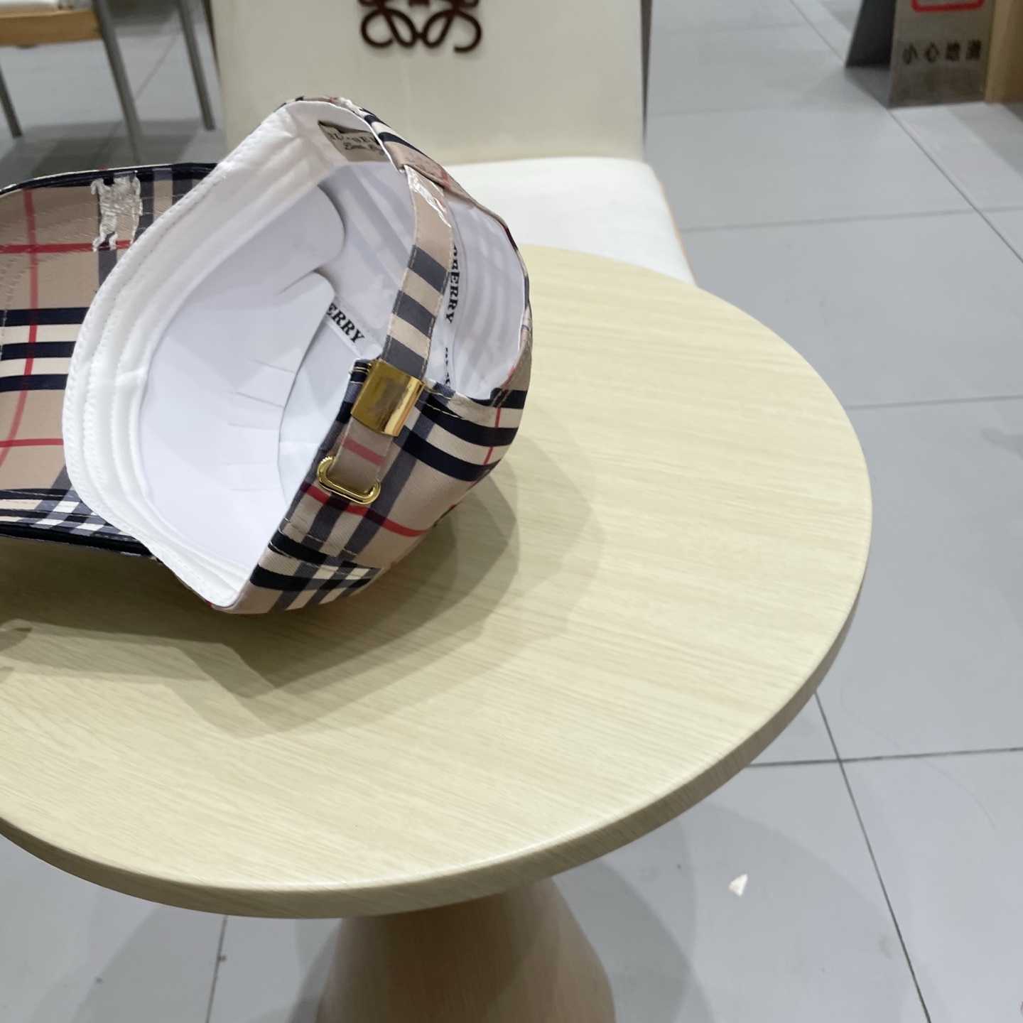  Burberry（巴宝莉）立体绣，原单棒球帽  专柜热卖款纯棉内里，轻盈透气。完美版型，对格精准无误，