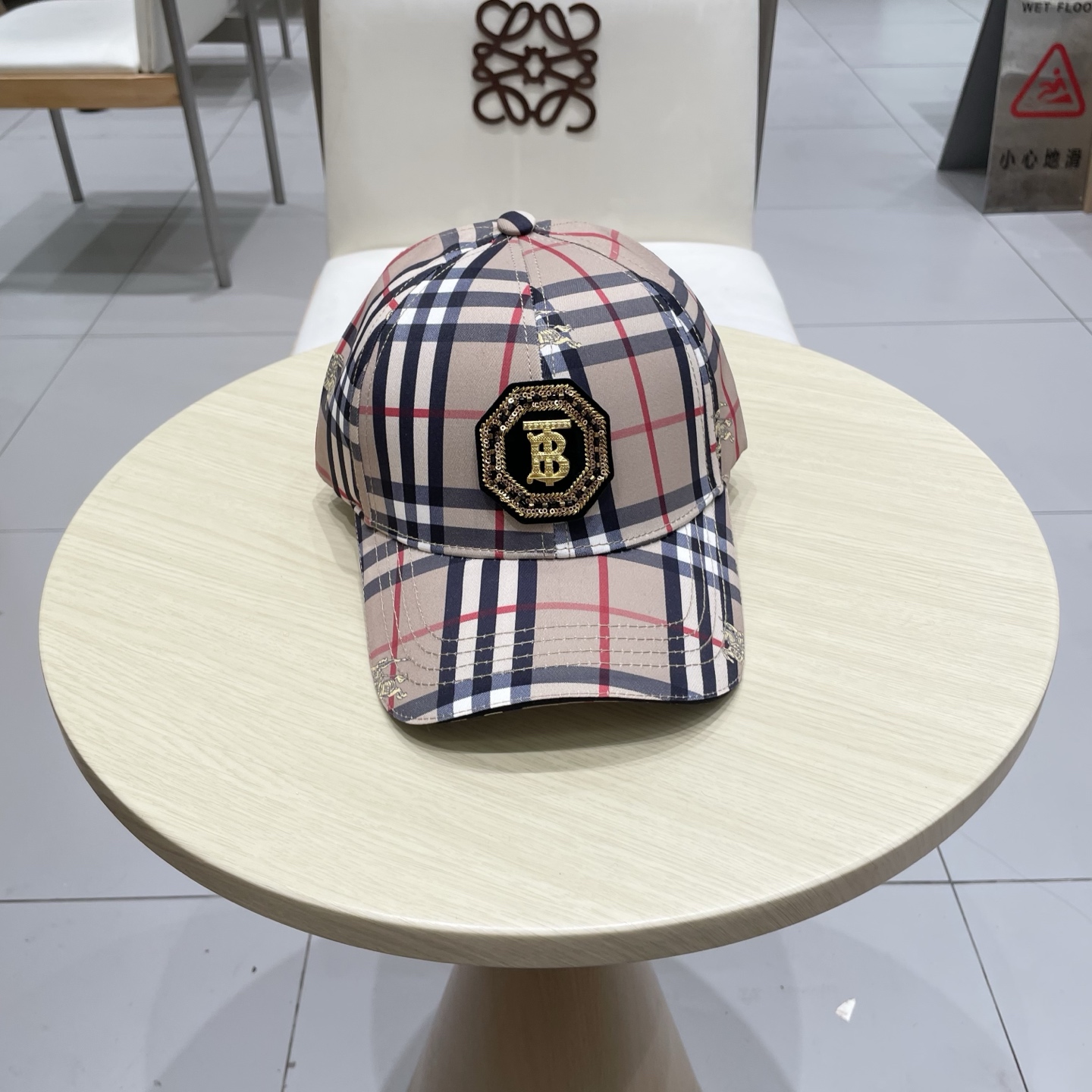  Burberry（巴宝莉）立体绣，原单棒球帽  专柜热卖款纯棉内里，轻盈透气。完美版型，对格精准无误，