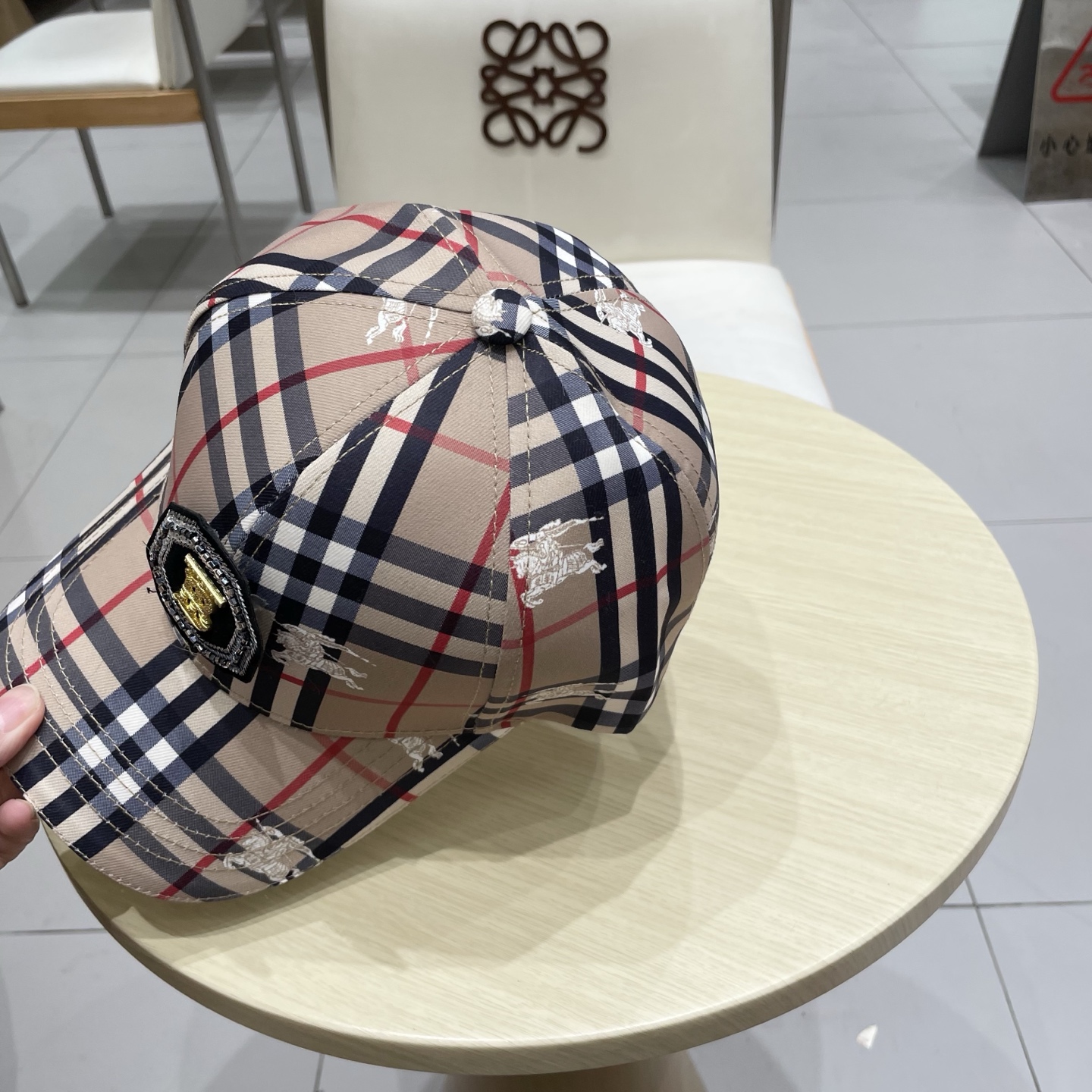  Burberry（巴宝莉）立体绣，原单棒球帽  专柜热卖款纯棉内里，轻盈透气。完美版型，对格精准无误，