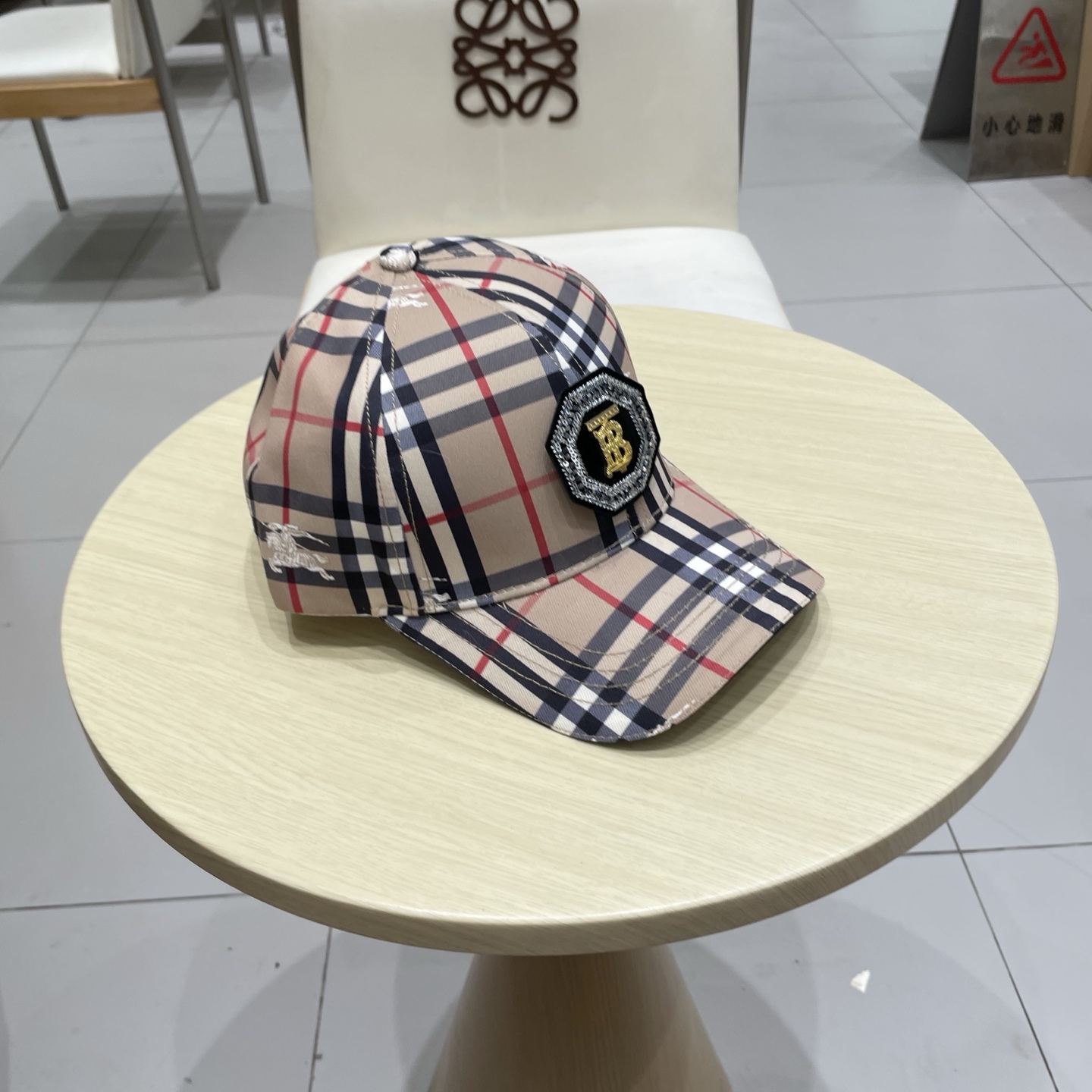  Burberry（巴宝莉）立体绣，原单棒球帽  专柜热卖款纯棉内里，轻盈透气。完美版型，对格精准无误，