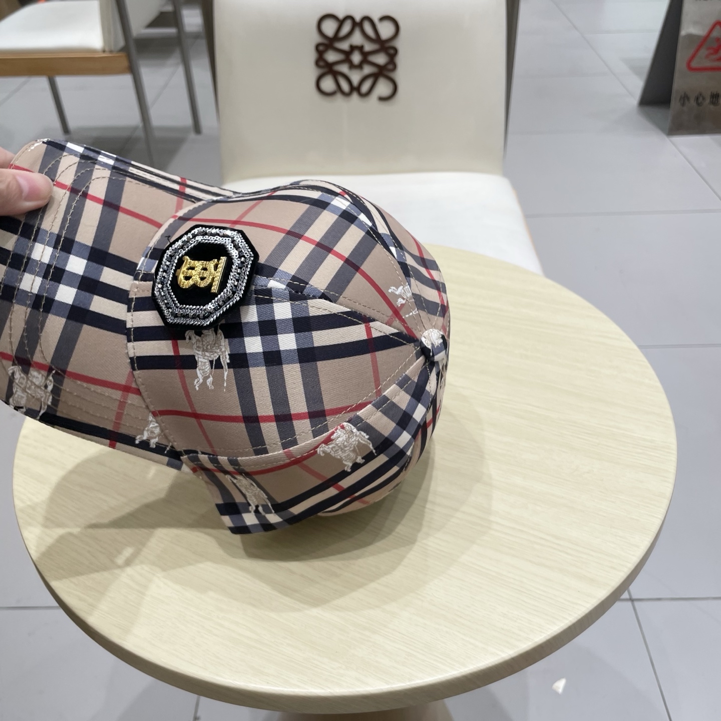  Burberry（巴宝莉）立体绣，原单棒球帽  专柜热卖款纯棉内里，轻盈透气。完美版型，对格精准无误，