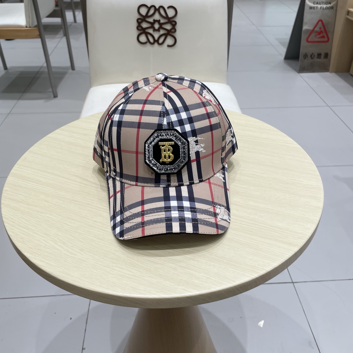  Burberry（巴宝莉）立体绣，原单棒球帽  专柜热卖款纯棉内里，轻盈透气。完美版型，对格精准无误，