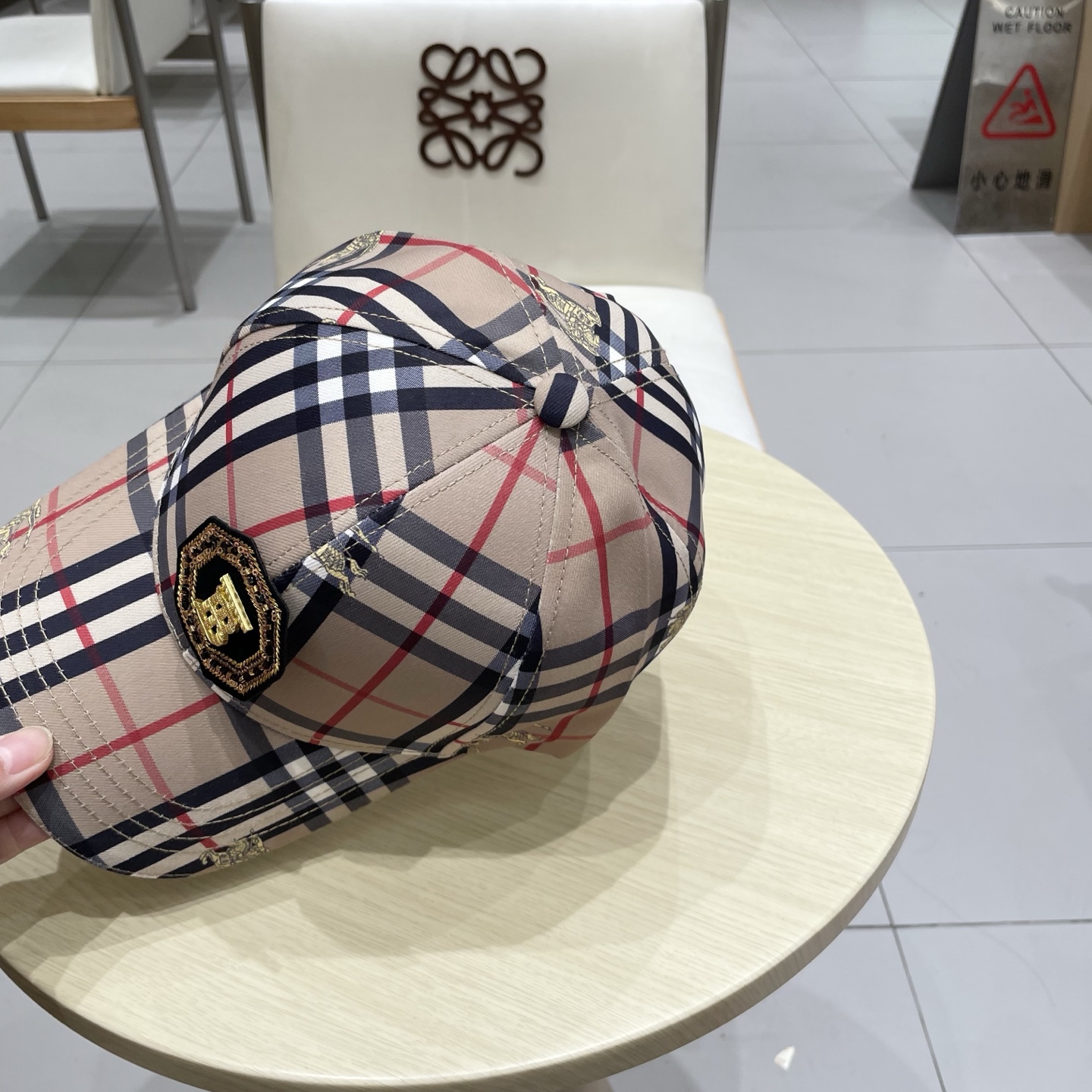  Burberry（巴宝莉）立体绣，原单棒球帽  专柜热卖款纯棉内里，轻盈透气。完美版型，对格精准无误，