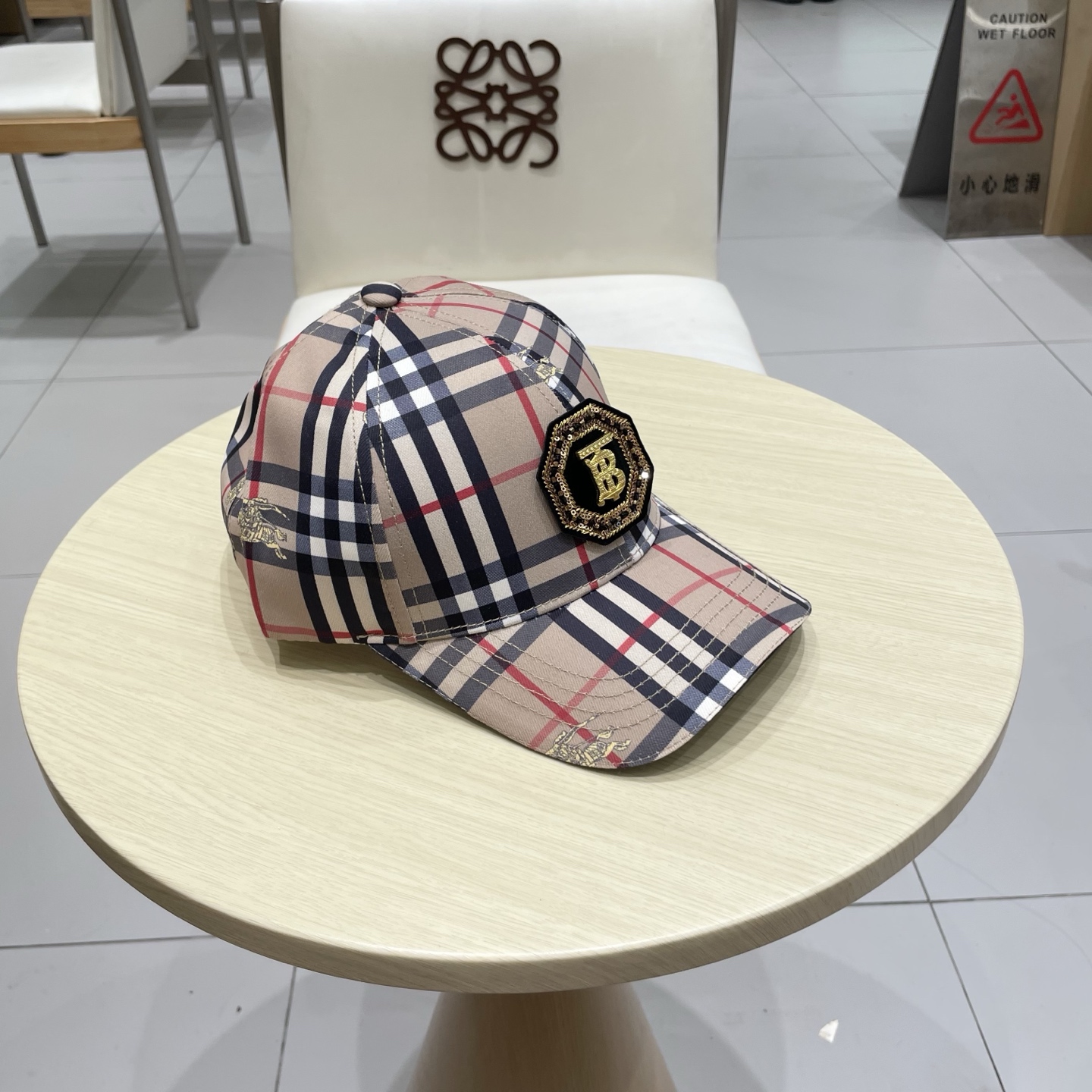  Burberry（巴宝莉）立体绣，原单棒球帽  专柜热卖款纯棉内里，轻盈透气。完美版型，对格精准无误，