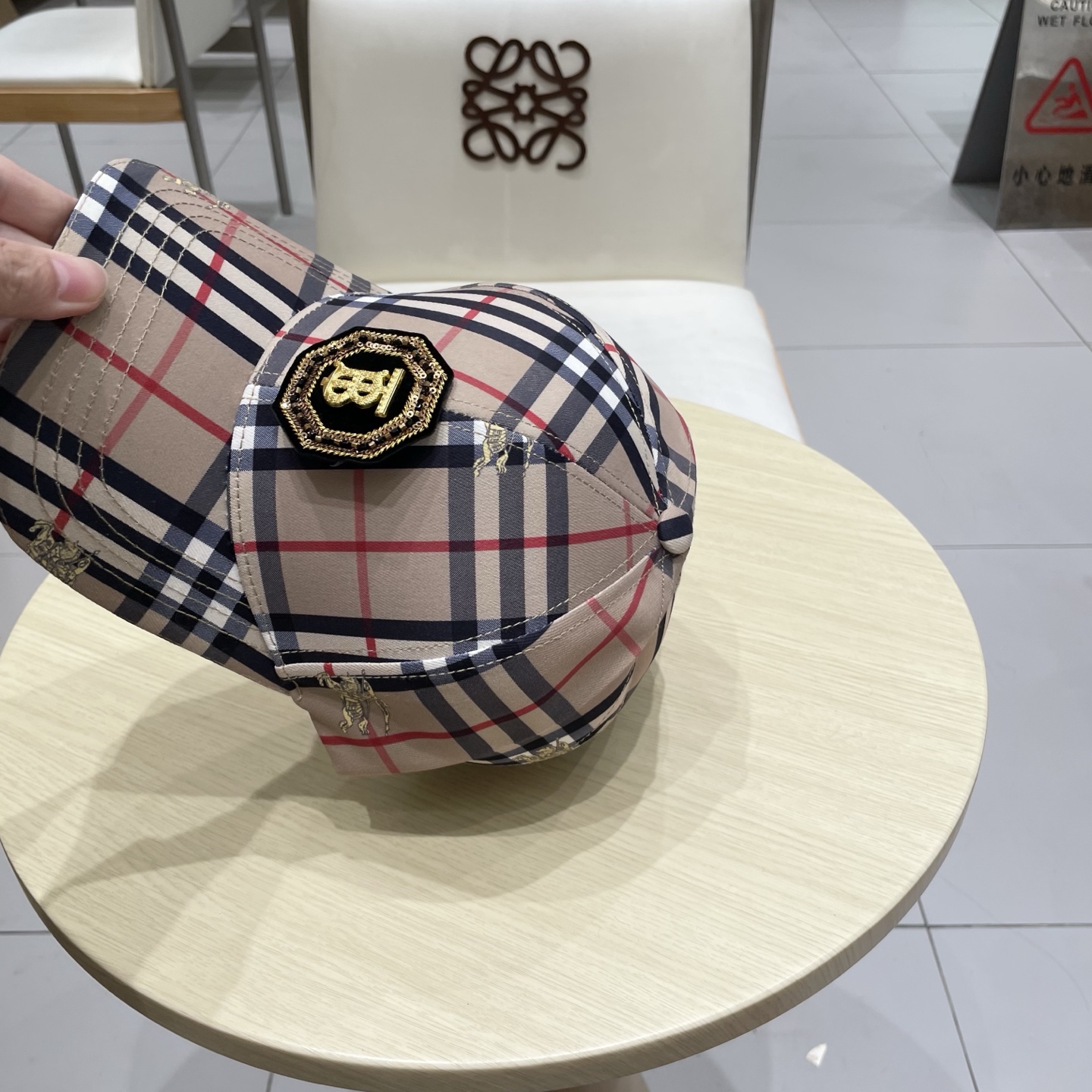  Burberry（巴宝莉）立体绣，原单棒球帽  专柜热卖款纯棉内里，轻盈透气。完美版型，对格精准无误，