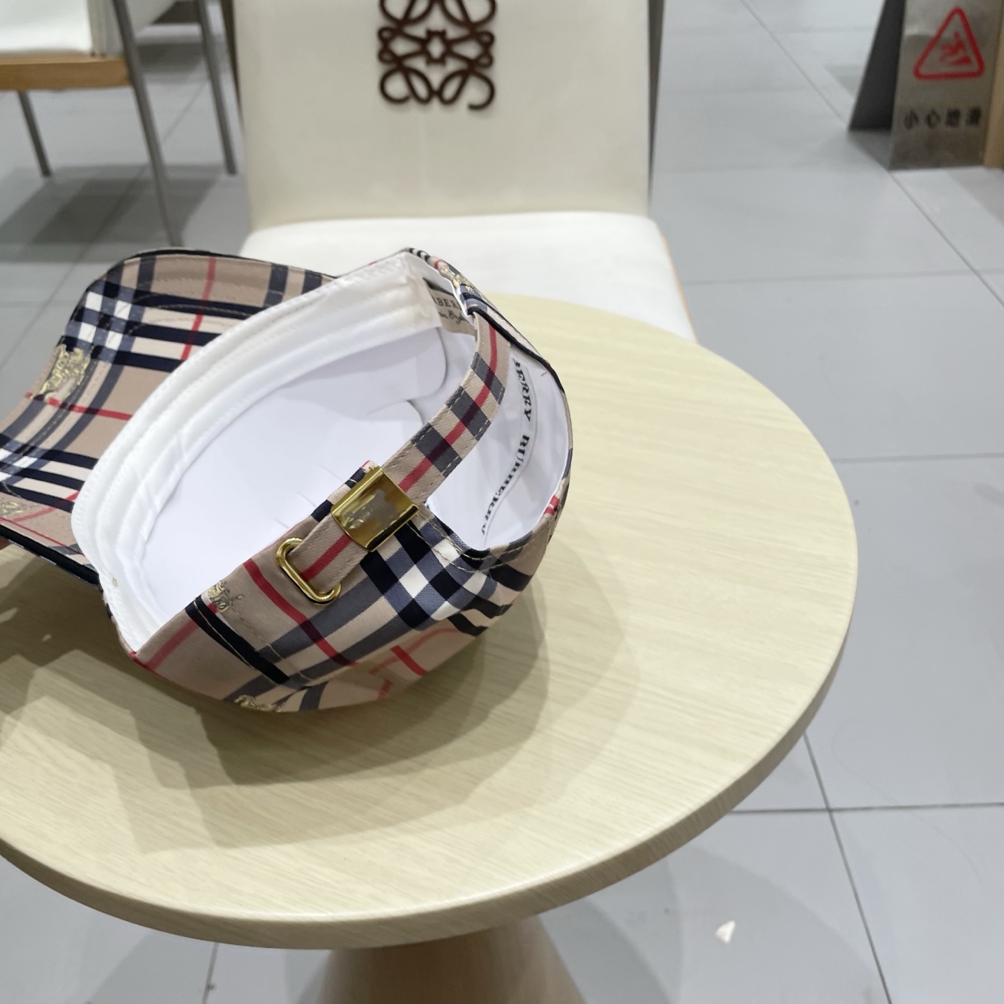  Burberry（巴宝莉）立体绣，原单棒球帽  专柜热卖款纯棉内里，轻盈透气。完美版型，对格精准无误，