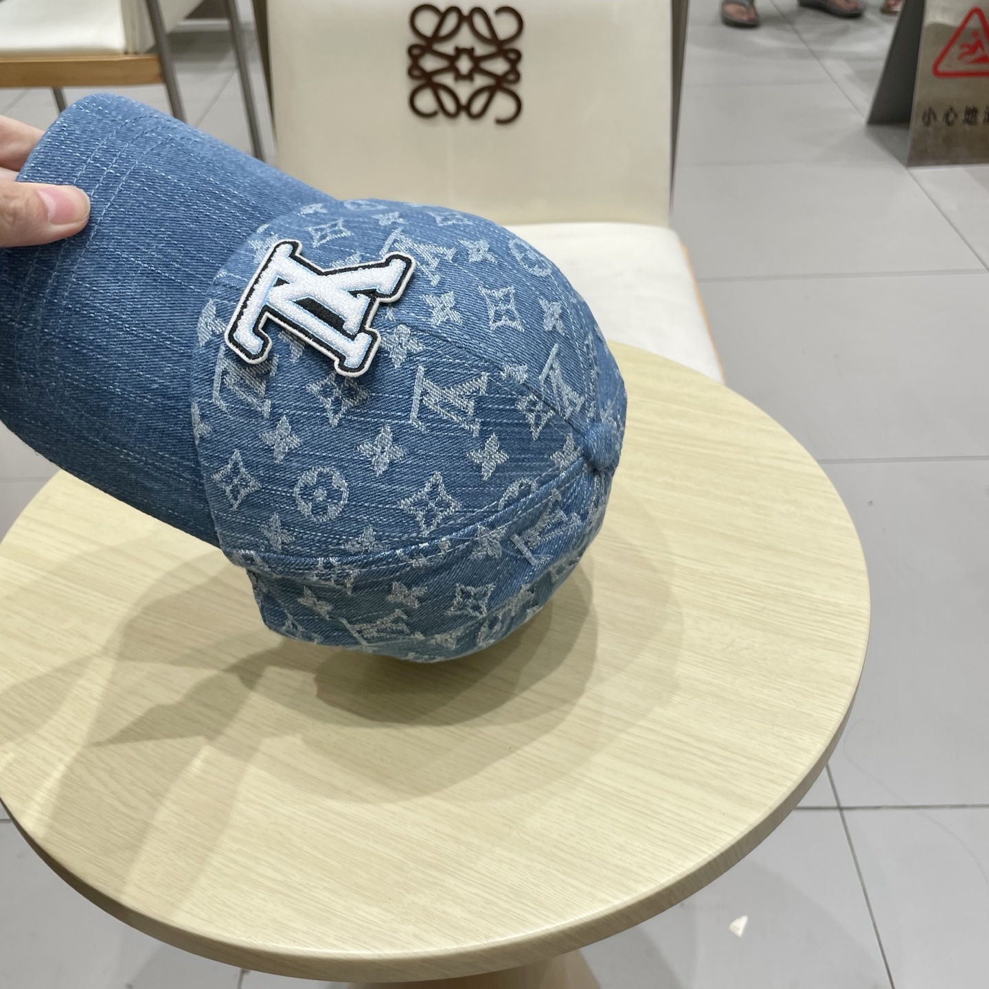  🧢路易威登 LV，牛仔布棒球帽，可以戴N多年的款式，时尚高端