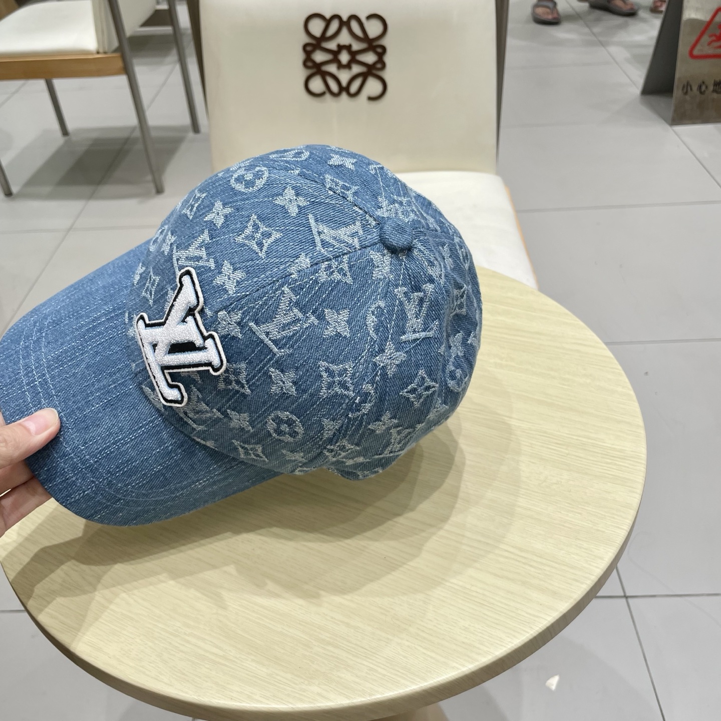  🧢路易威登 LV，牛仔布棒球帽，可以戴N多年的款式，时尚高端