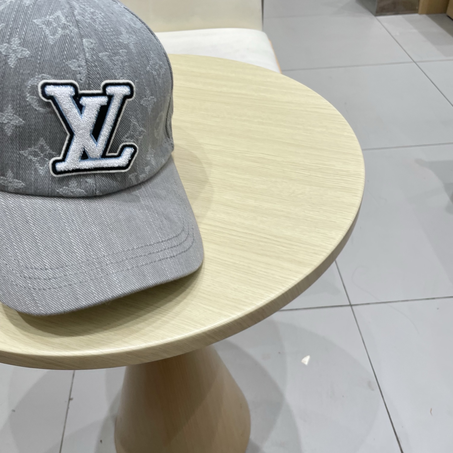  🧢路易威登 LV，牛仔布棒球帽，可以戴N多年的款式，时尚高端