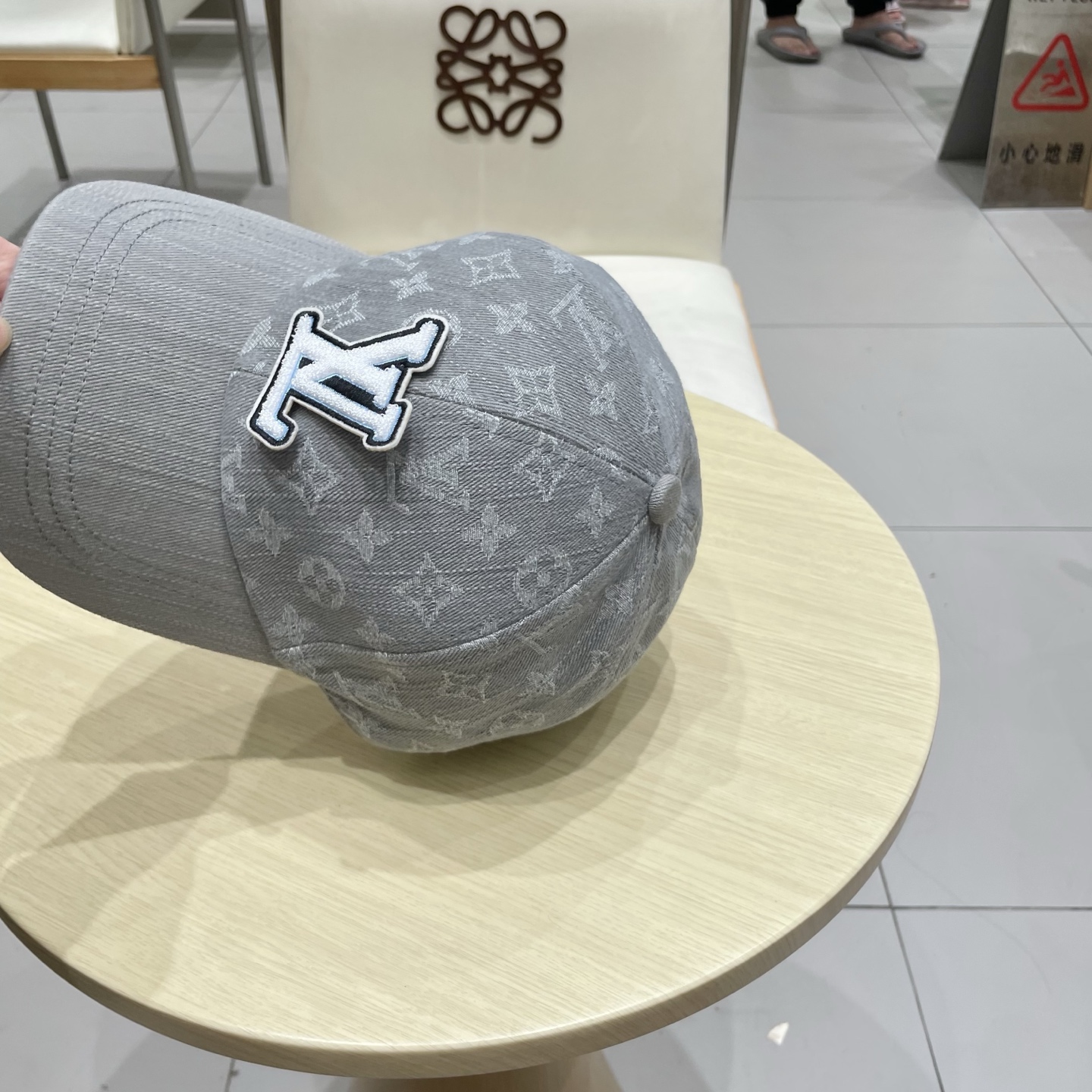  🧢路易威登 LV，牛仔布棒球帽，可以戴N多年的款式，时尚高端