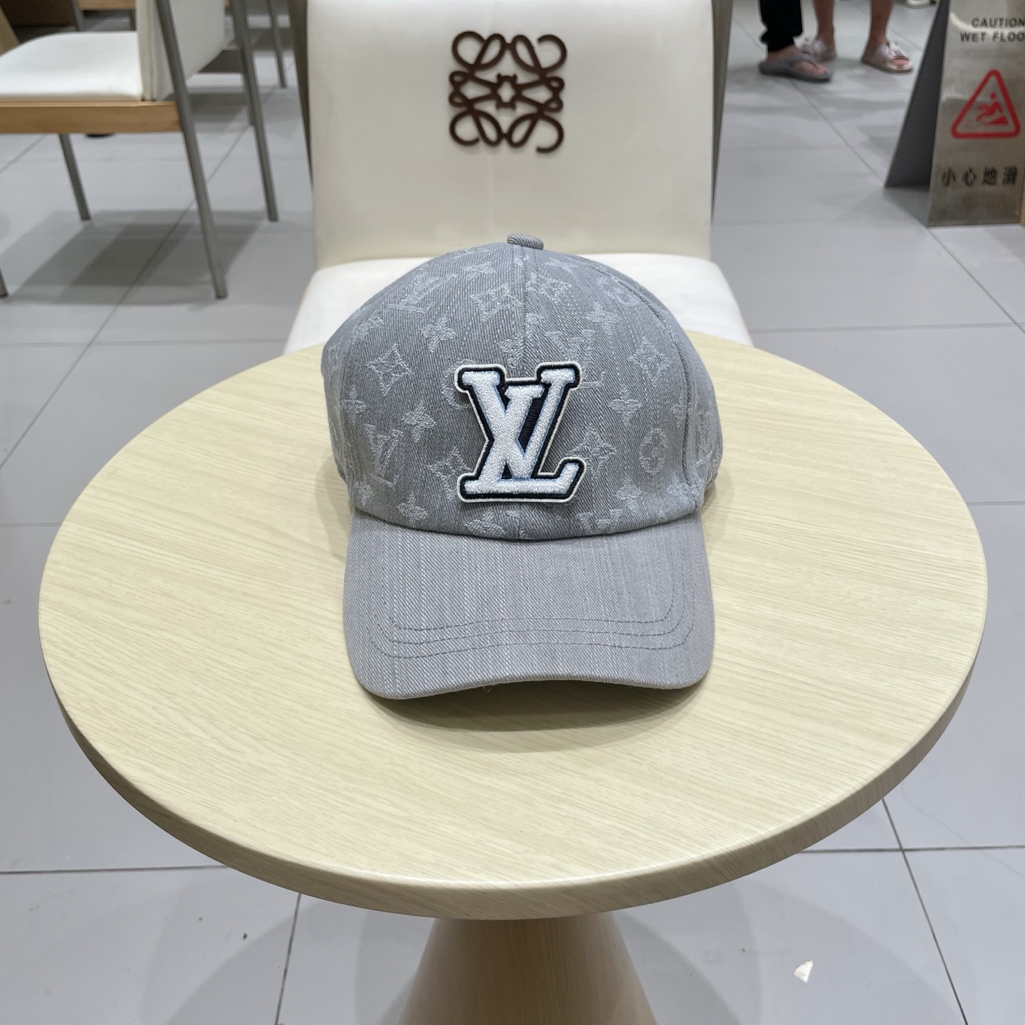  🧢路易威登 LV，牛仔布棒球帽，可以戴N多年的款式，时尚高端