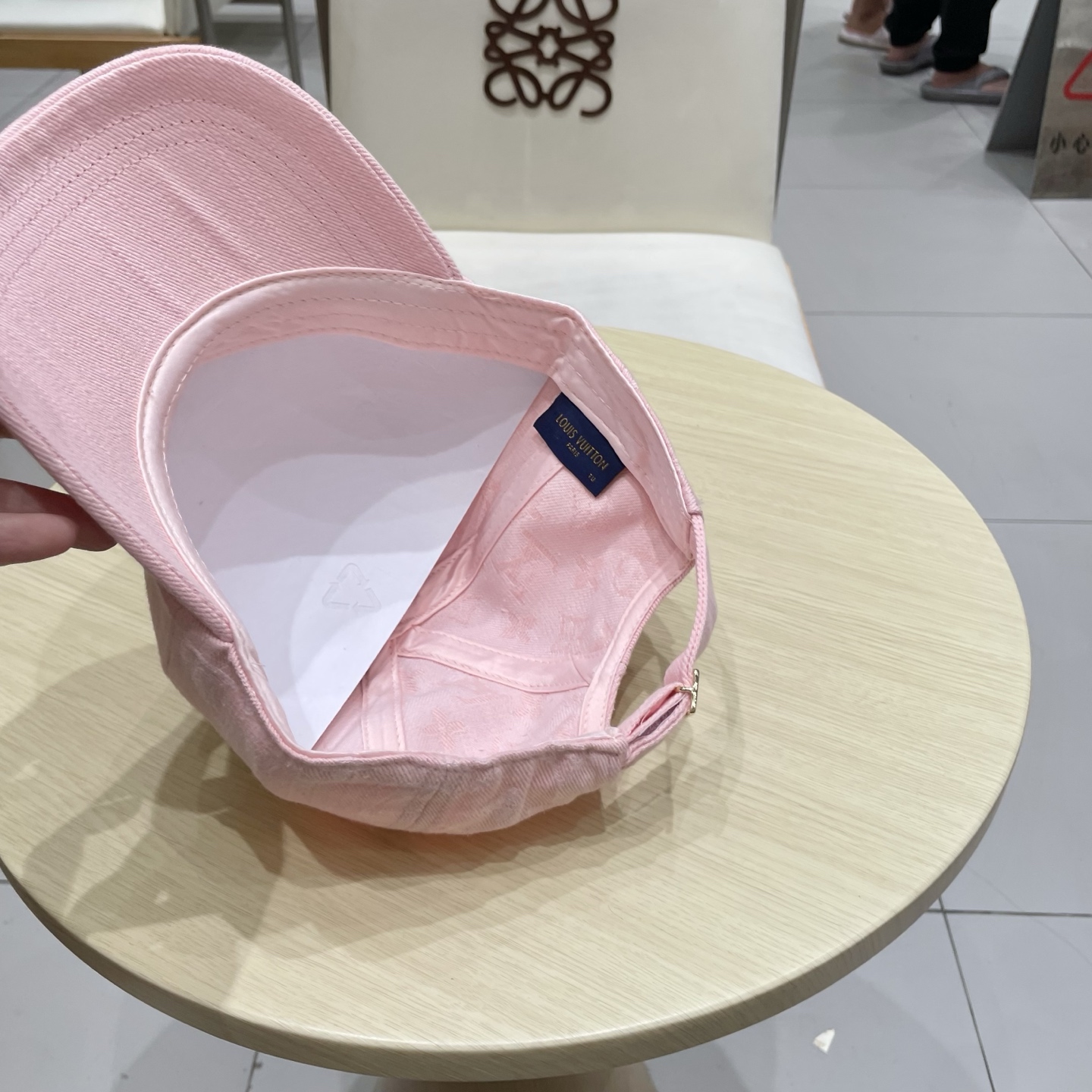  🧢路易威登 LV，牛仔布棒球帽，可以戴N多年的款式，时尚高端