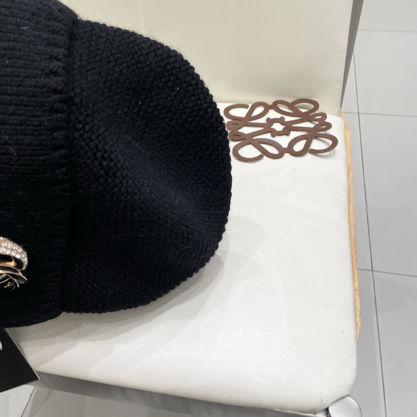  蒙口MONCLER高品质毛球针织兔羊毛毛线帽
超经典不过时的一款秋冬冷帽🥶
懂货的小姐姐必入款，帽型质