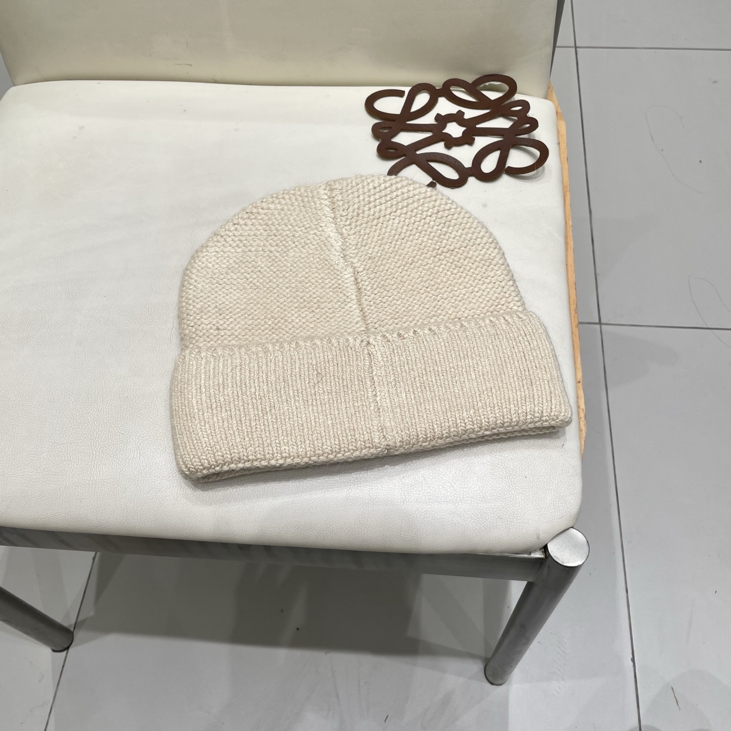  蒙口MONCLER高品质毛球针织兔羊毛毛线帽
超经典不过时的一款秋冬冷帽🥶
懂货的小姐姐必入款，帽型质