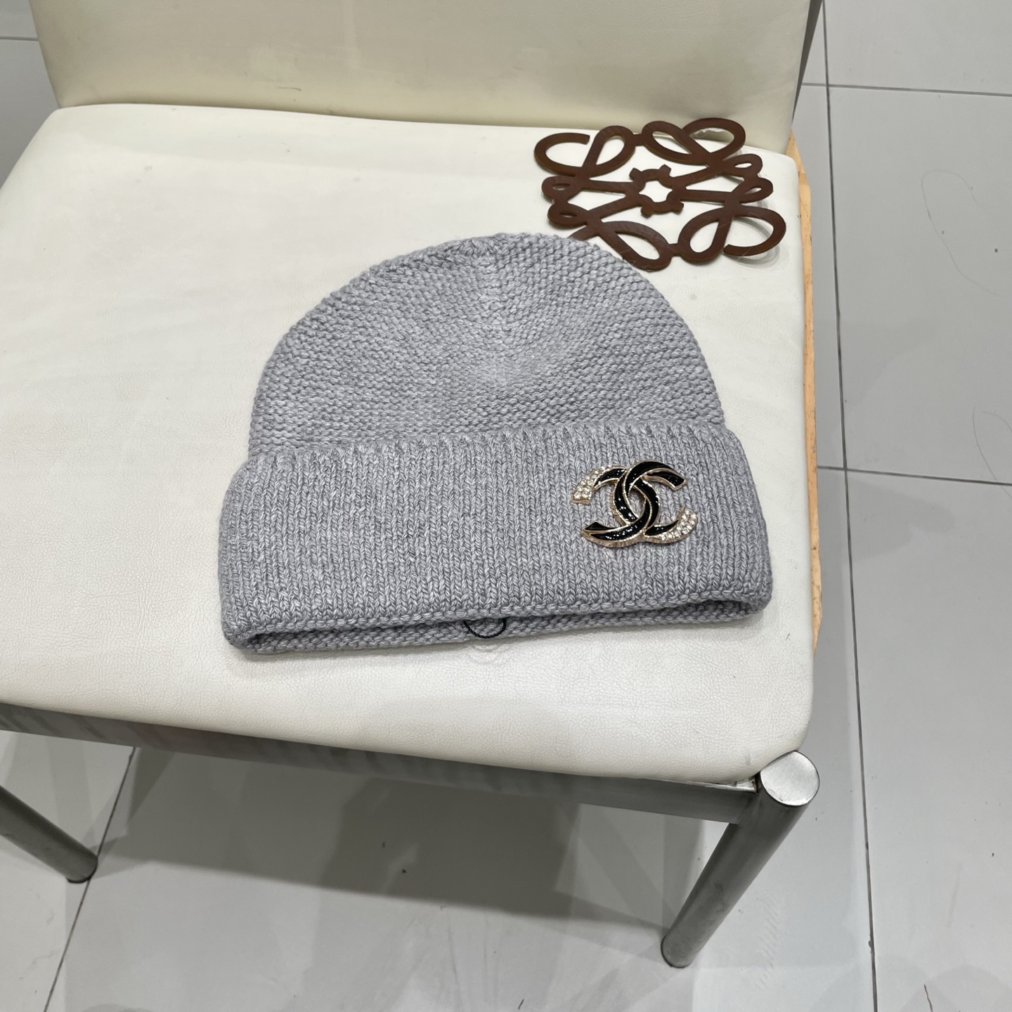  蒙口MONCLER高品质毛球针织兔羊毛毛线帽
超经典不过时的一款秋冬冷帽🥶
懂货的小姐姐必入款，帽型质