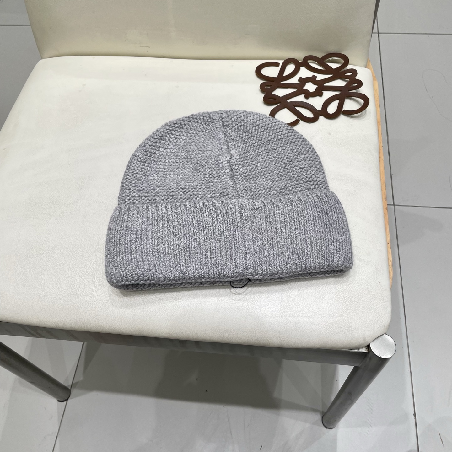  蒙口MONCLER高品质毛球针织兔羊毛毛线帽
超经典不过时的一款秋冬冷帽🥶
懂货的小姐姐必入款，帽型质