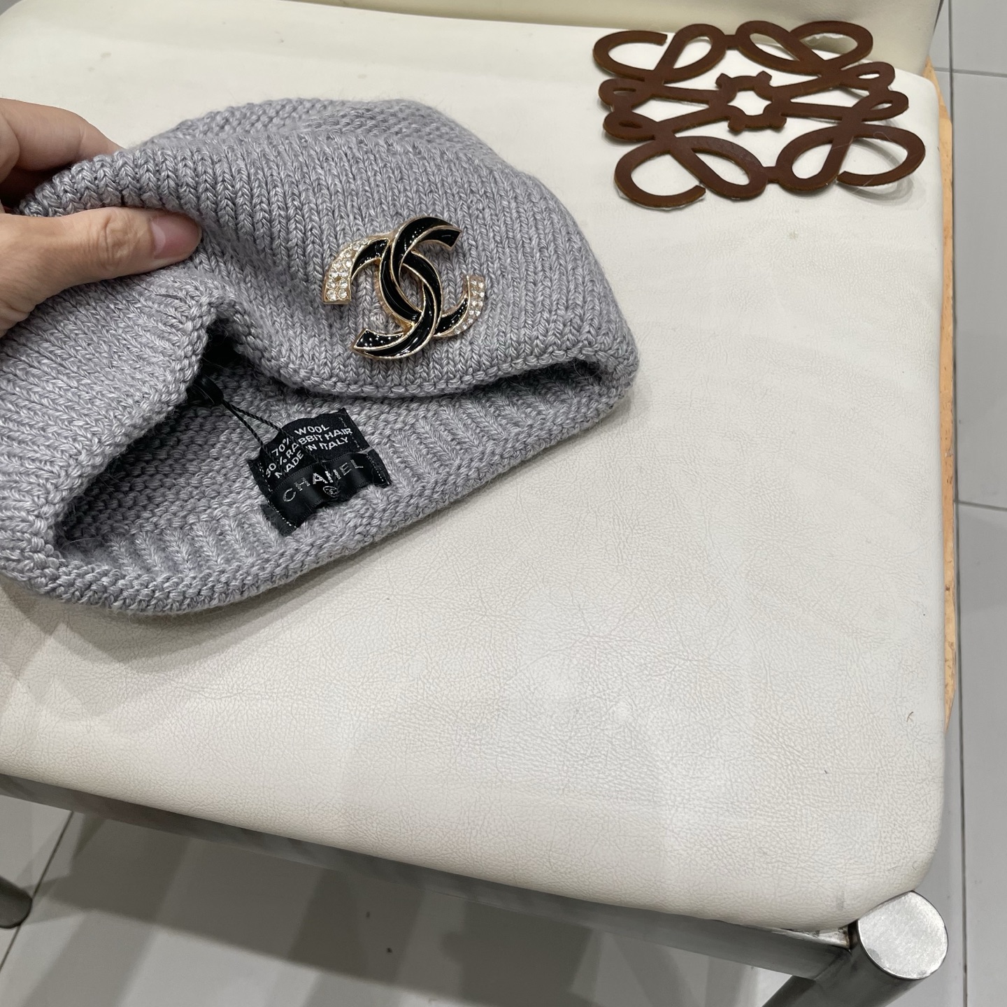  蒙口MONCLER高品质毛球针织兔羊毛毛线帽
超经典不过时的一款秋冬冷帽🥶
懂货的小姐姐必入款，帽型质