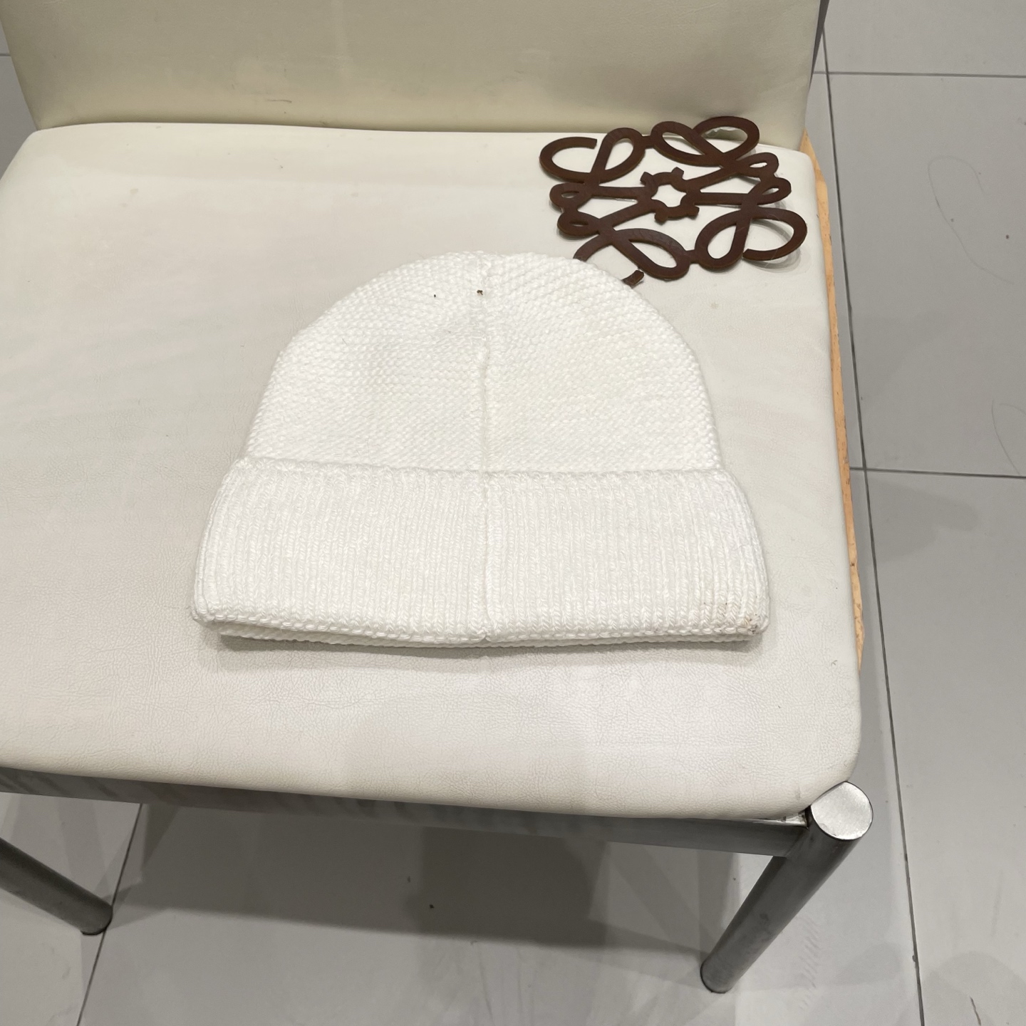  蒙口MONCLER高品质毛球针织兔羊毛毛线帽
超经典不过时的一款秋冬冷帽🥶
懂货的小姐姐必入款，帽型质