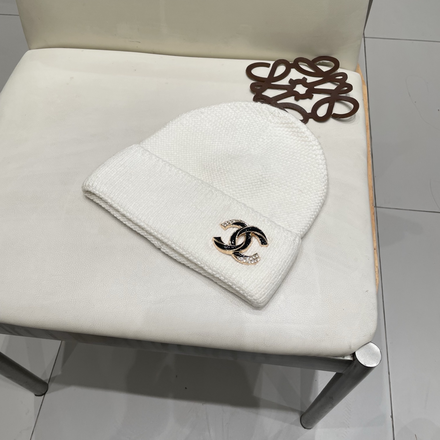  蒙口MONCLER高品质毛球针织兔羊毛毛线帽
超经典不过时的一款秋冬冷帽🥶
懂货的小姐姐必入款，帽型质