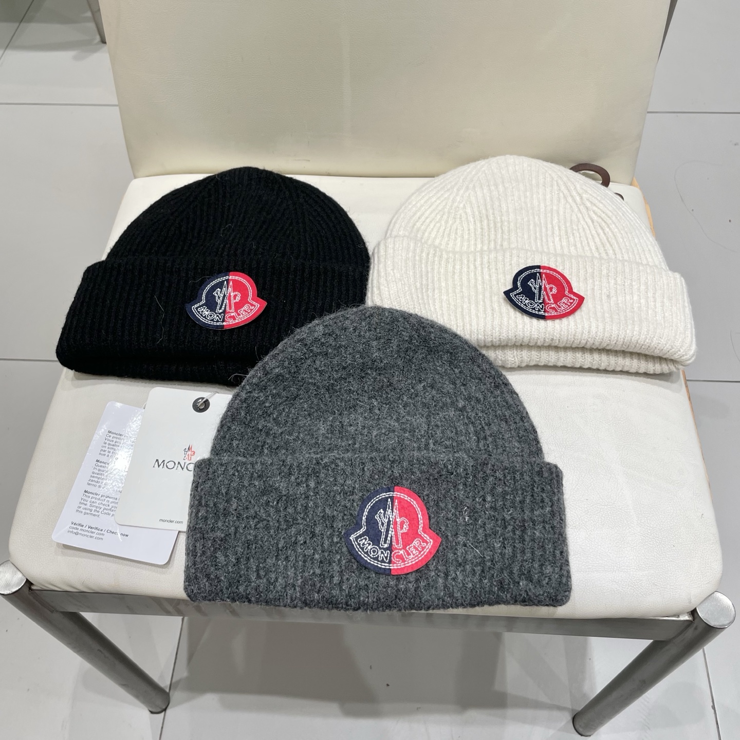 蒙口Moncler盟可睐💥官网经典针织帽，原单复刻.非常柔软亲肤，弹性很好💓有质感又非常百搭的款式~保暖