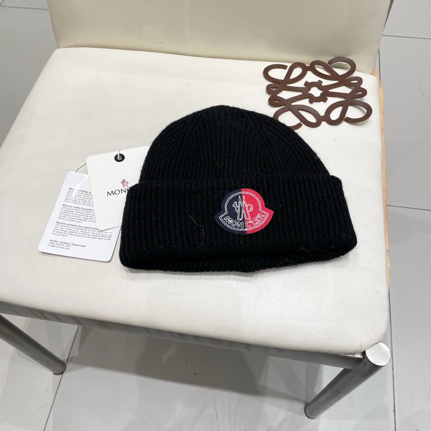 蒙口Moncler盟可睐💥官网经典针织帽，原单复刻.非常柔软亲肤，弹性很好💓有质感又非常百搭的款式~保暖