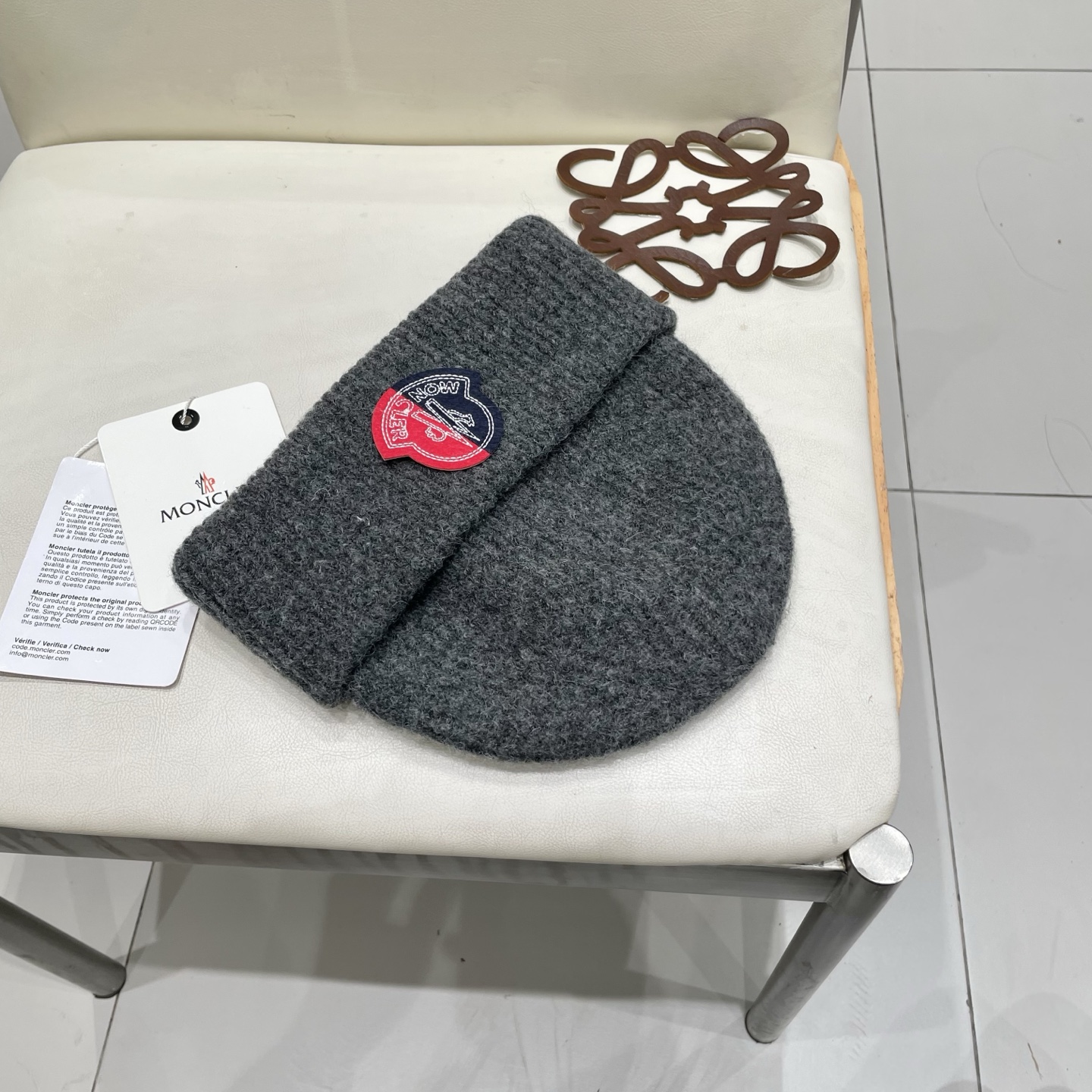 蒙口Moncler盟可睐💥官网经典针织帽，原单复刻.非常柔软亲肤，弹性很好💓有质感又非常百搭的款式~保暖