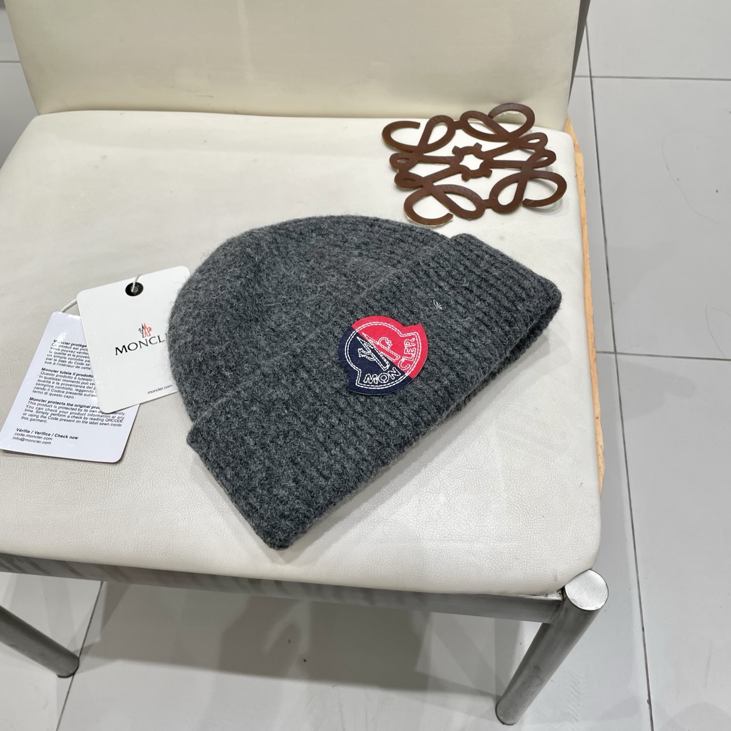 蒙口Moncler盟可睐💥官网经典针织帽，原单复刻.非常柔软亲肤，弹性很好💓有质感又非常百搭的款式~保暖