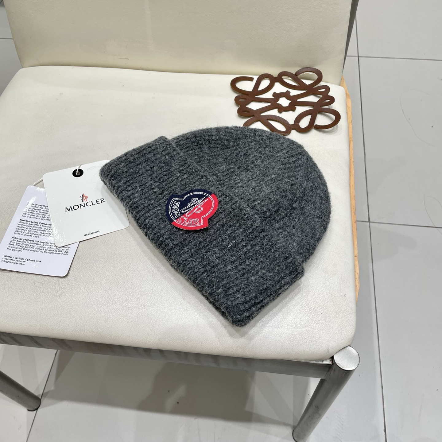 蒙口Moncler盟可睐💥官网经典针织帽，原单复刻.非常柔软亲肤，弹性很好💓有质感又非常百搭的款式~保暖