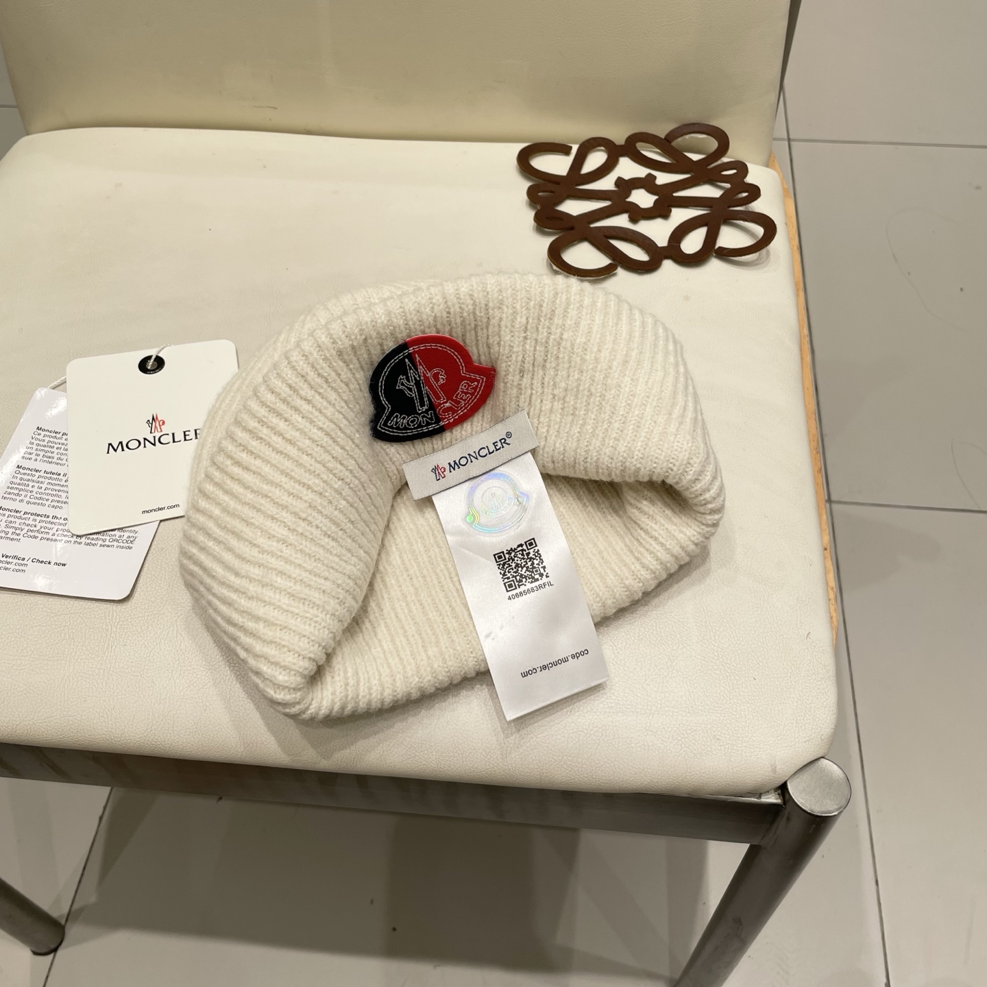 蒙口Moncler盟可睐💥官网经典针织帽，原单复刻.非常柔软亲肤，弹性很好💓有质感又非常百搭的款式~保暖