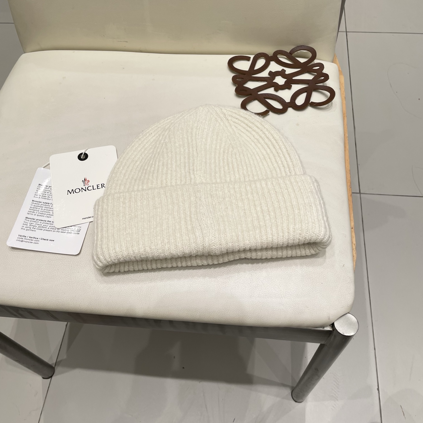 蒙口Moncler盟可睐💥官网经典针织帽，原单复刻.非常柔软亲肤，弹性很好💓有质感又非常百搭的款式~保暖